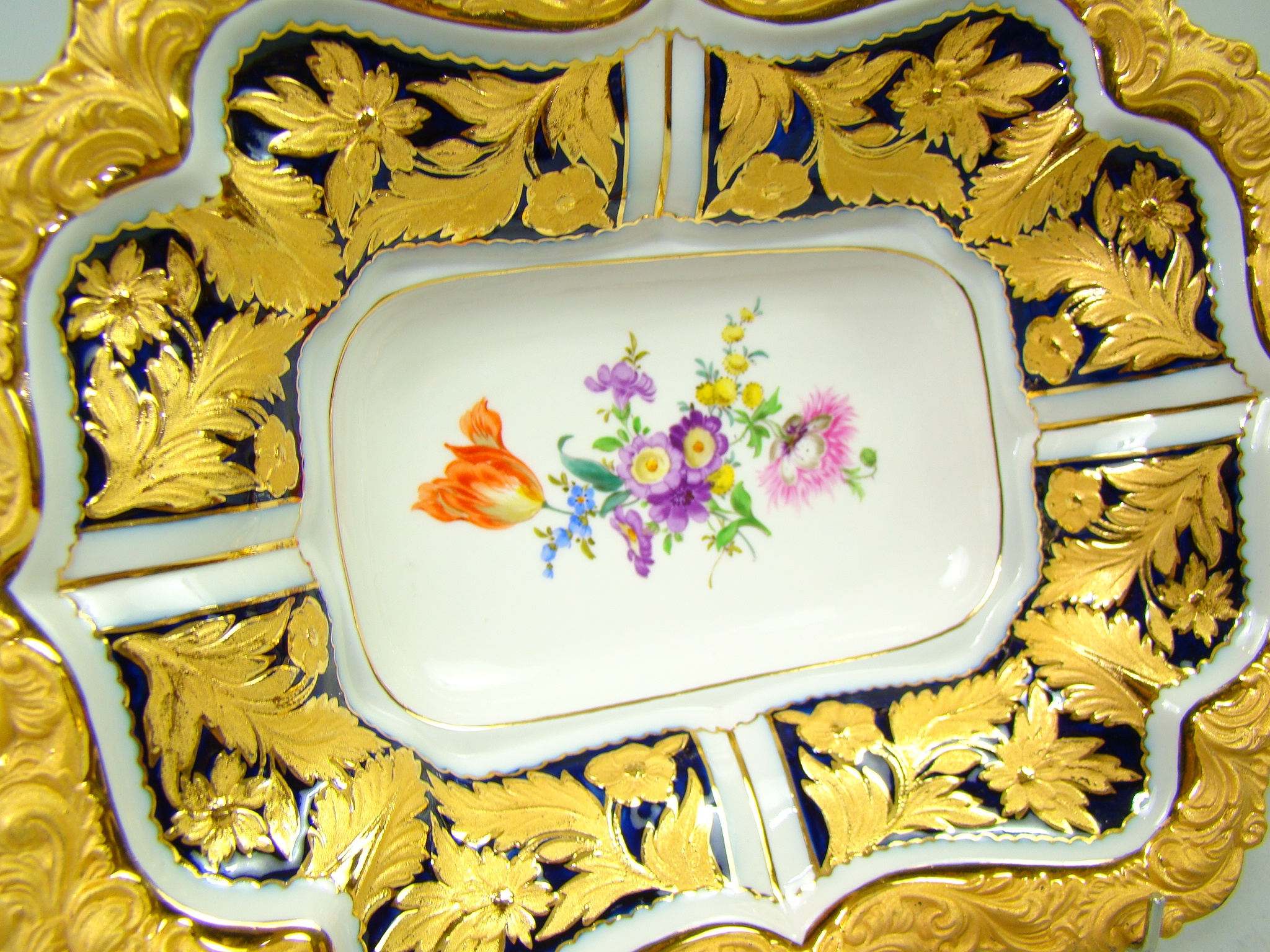 MIŚNIA OLBRZYMI OKAZ PRZEBOGATO ZŁOCONA