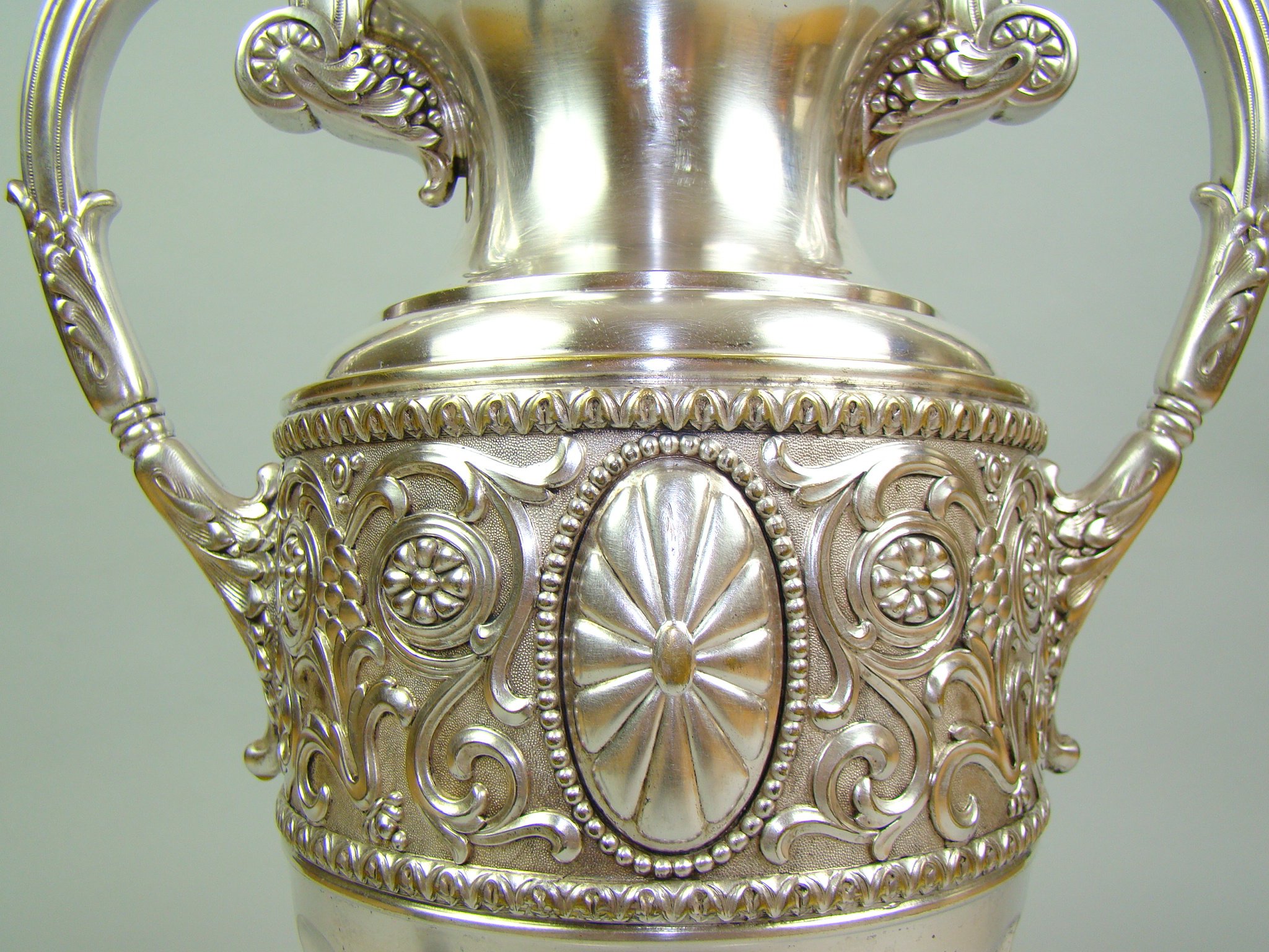 GIGANTYCZNY WAZON SYGNOWANY XIX w AUKCYJNY GIGANTYCZNY WAZON SYGNOWANY XIX w AUKCYJNY