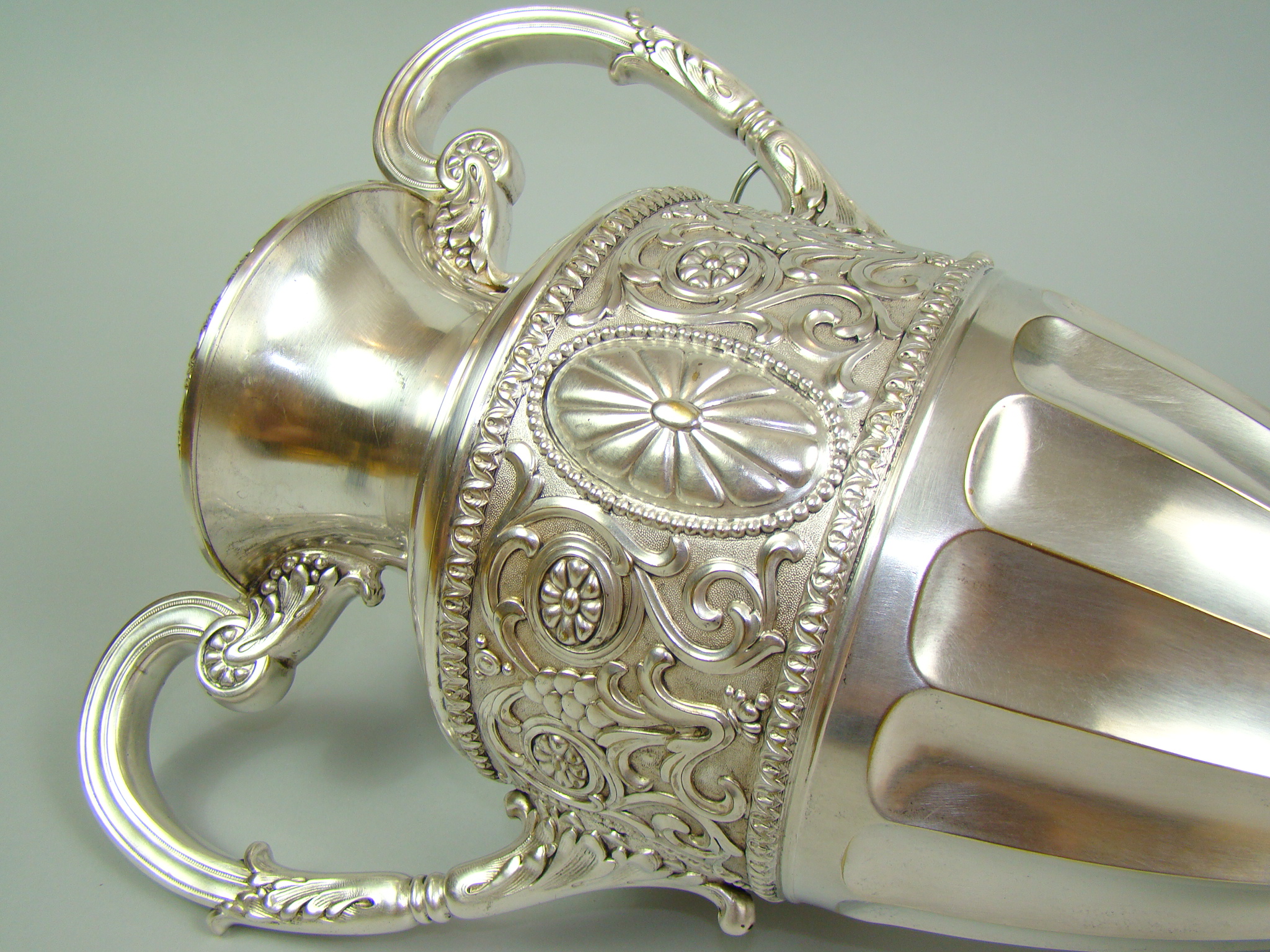 GIGANTYCZNY WAZON SYGNOWANY XIX w AUKCYJNY GIGANTYCZNY WAZON SYGNOWANY XIX w AUKCYJNY