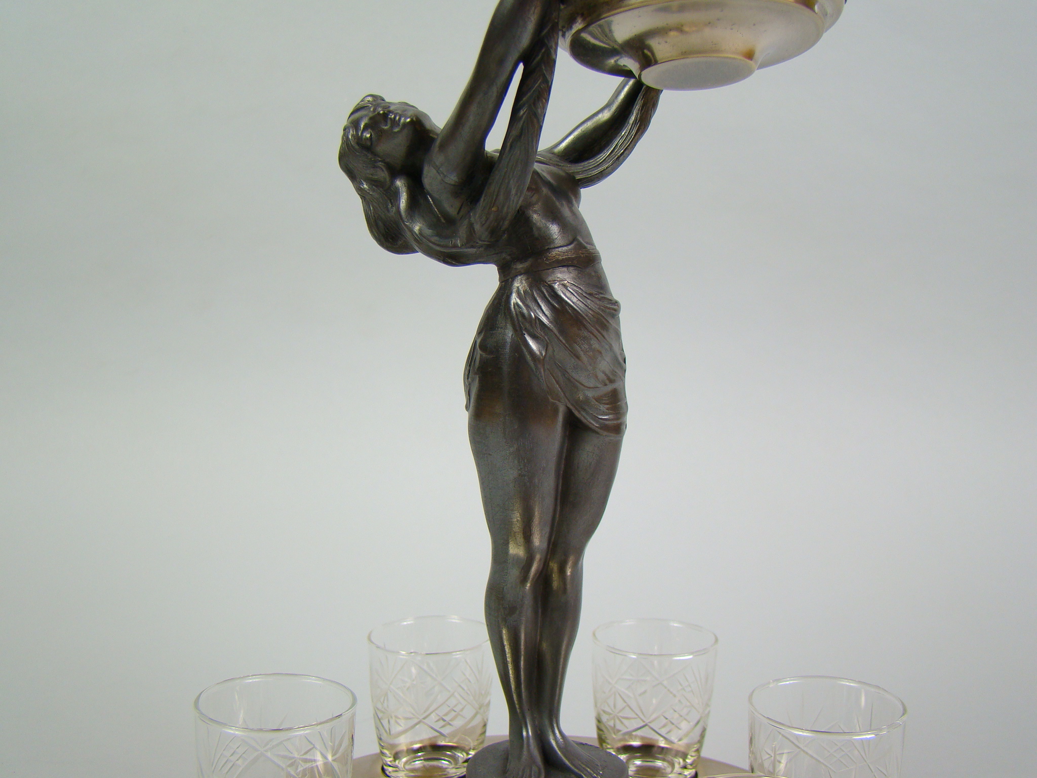 WMF KOBIETA Z KIELICHAMI I KARAFKA WMF KOBIETA Z KIELICHAMI I KARAFKA