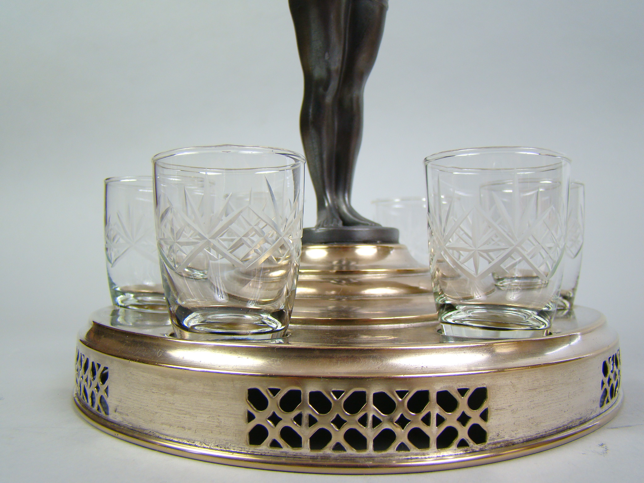 WMF KOBIETA Z KIELICHAMI I KARAFKA WMF KOBIETA Z KIELICHAMI I KARAFKA