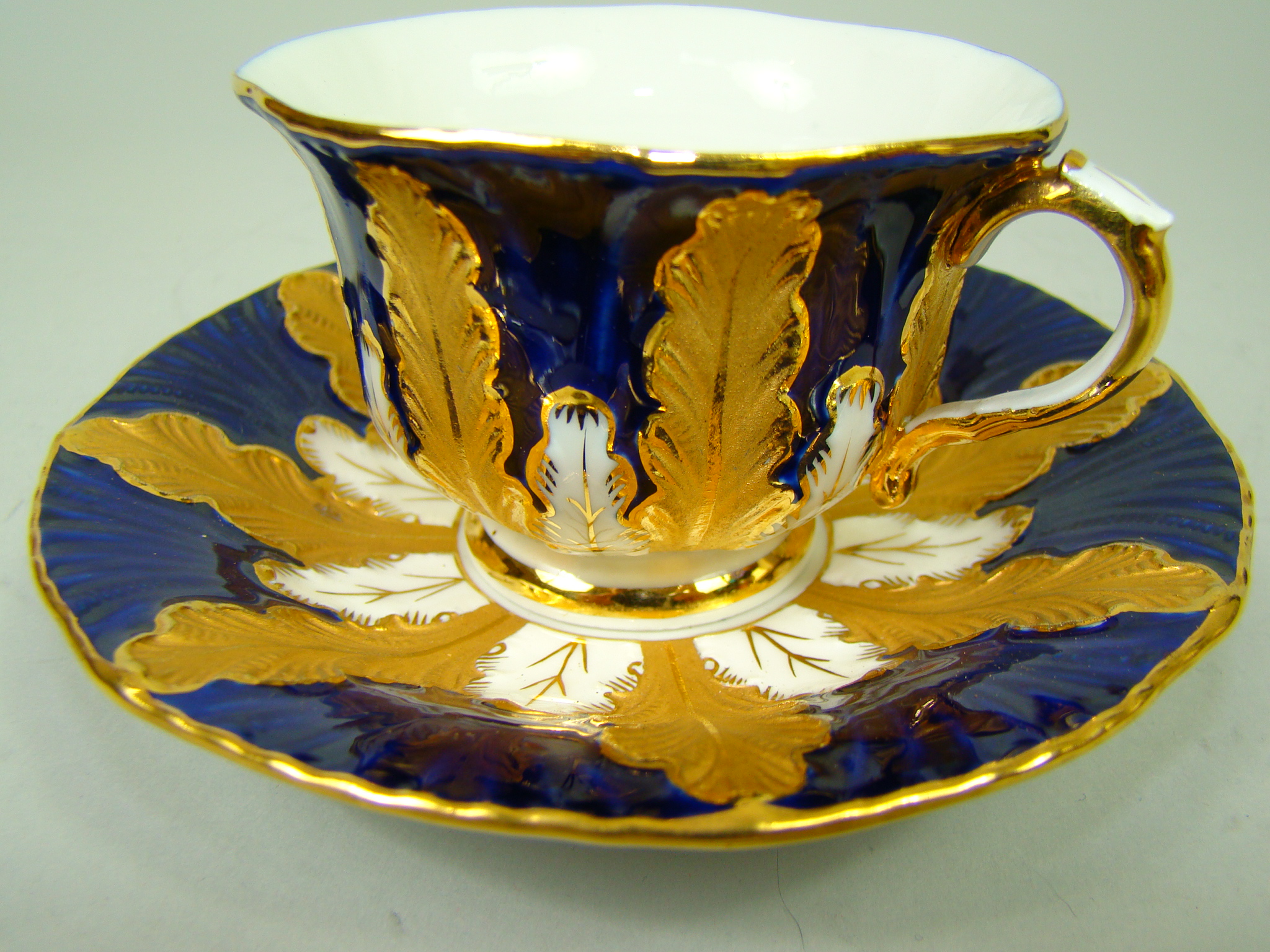 MIŚNIA PERFEKCYJNE ZDOBIENIE LIŚCIE AKANTU MIŚNIA PERFEKCYJNE ZDOBIENIE LIŚCIE AKANTU