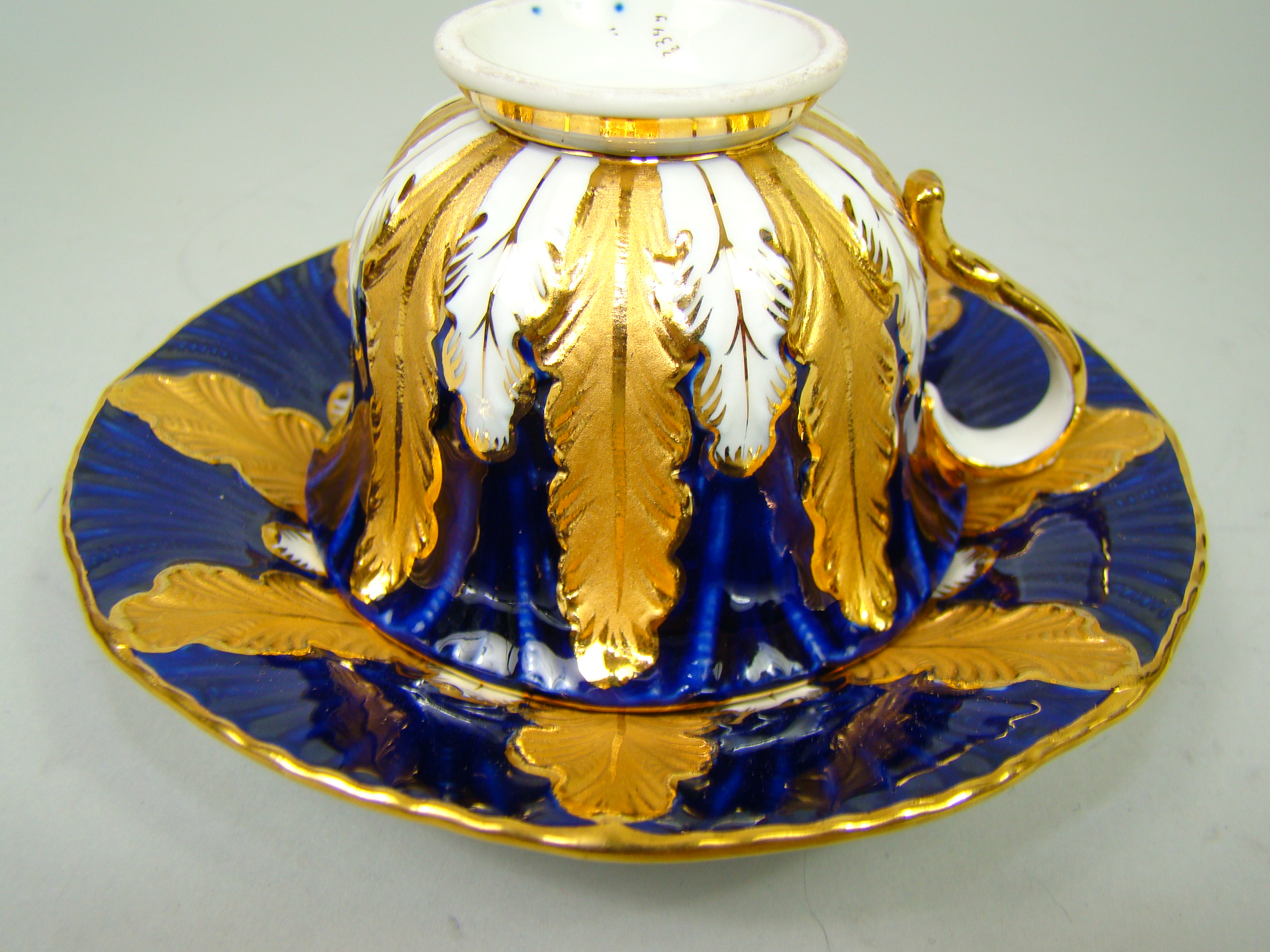 MIŚNIA PERFEKCYJNE ZDOBIENIE LIŚCIE AKANTU MIŚNIA PERFEKCYJNE ZDOBIENIE LIŚCIE AKANTU