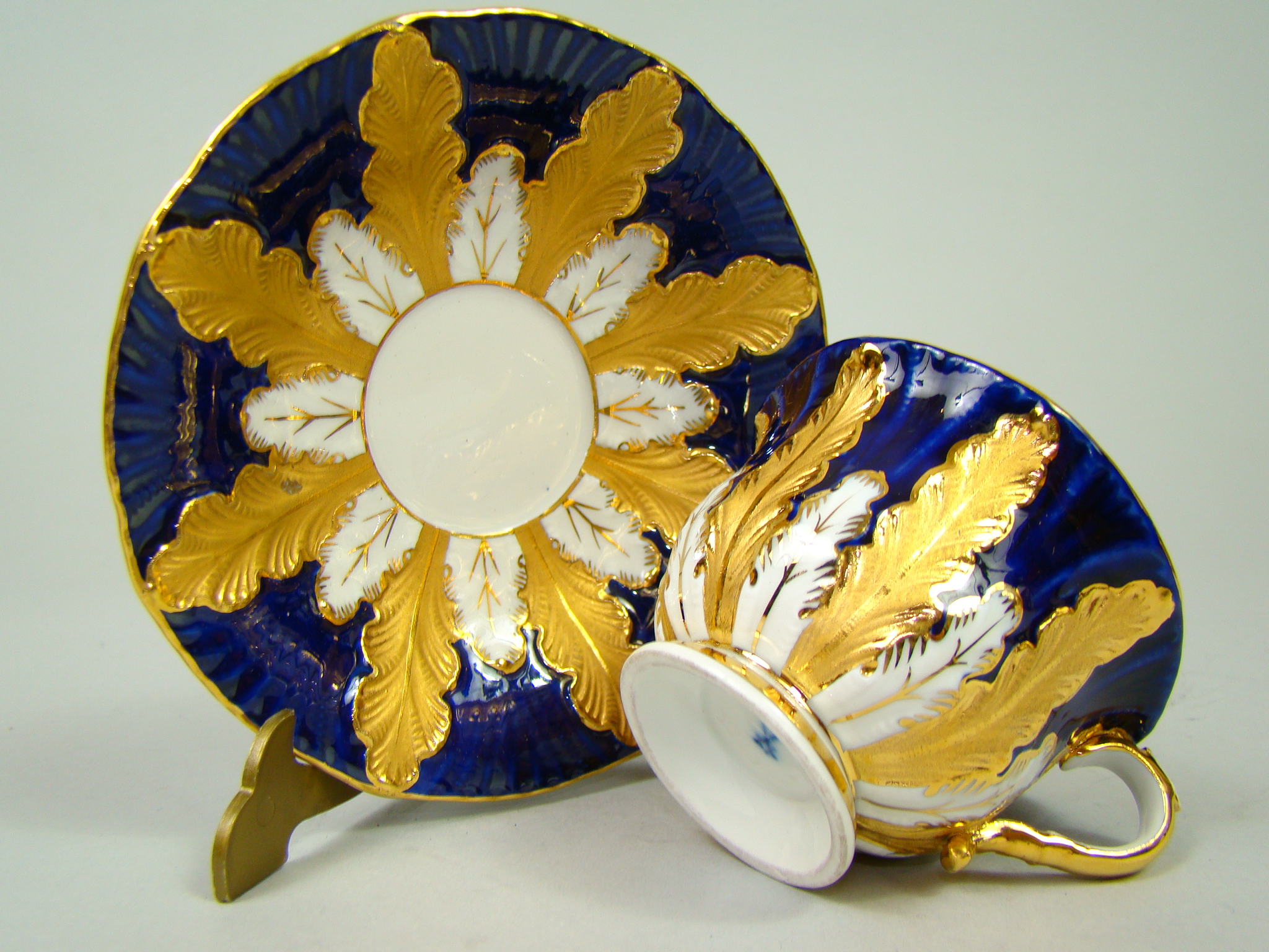 MIŚNIA PERFEKCYJNE ZDOBIENIE LIŚCIE AKANTU MIŚNIA PERFEKCYJNE ZDOBIENIE LIŚCIE AKANTU