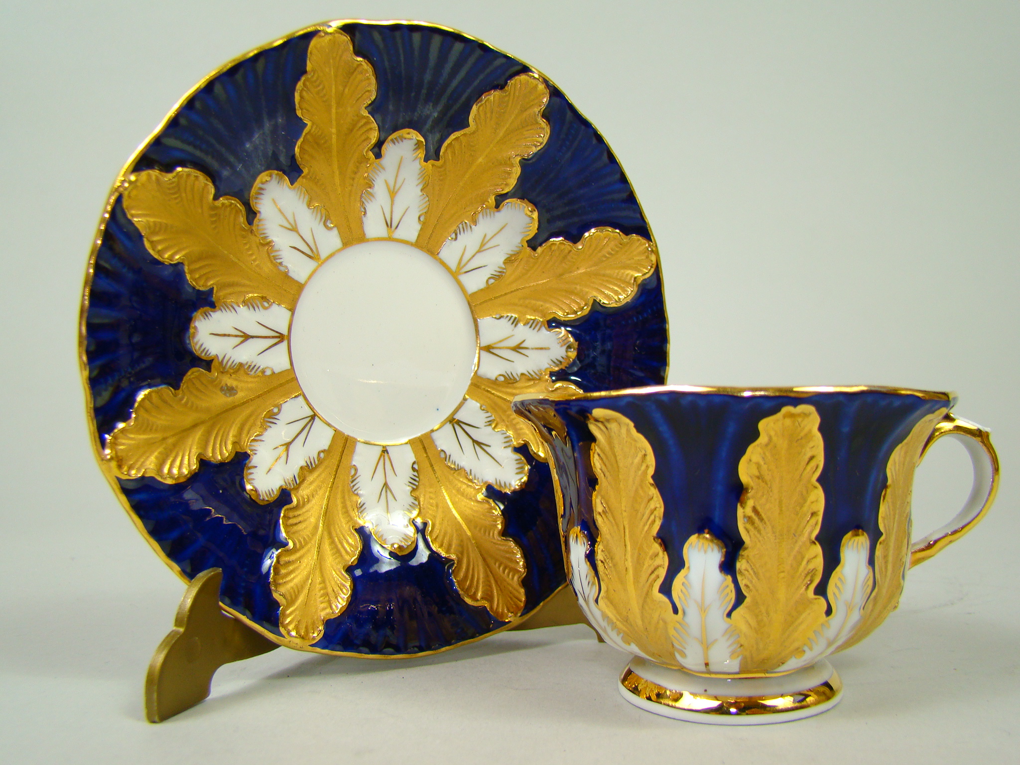 MIŚNIA PERFEKCYJNE ZDOBIENIE LIŚCIE AKANTU MIŚNIA PERFEKCYJNE ZDOBIENIE LIŚCIE AKANTU