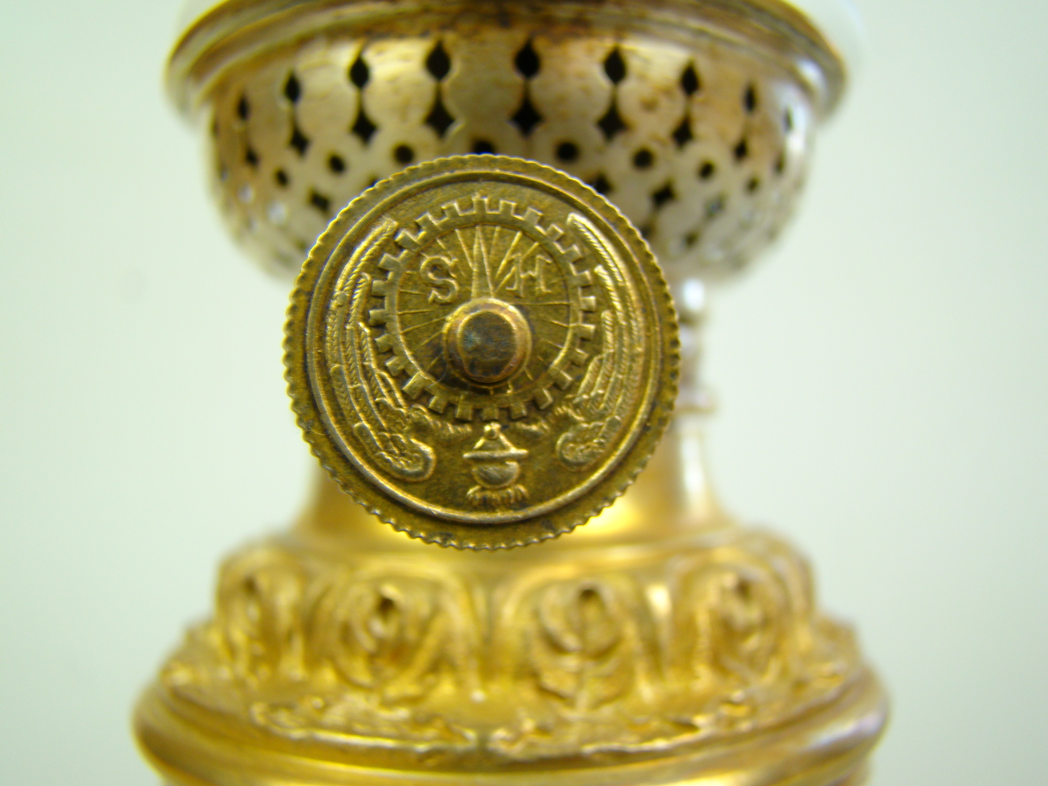 LAMPA NAFTOWA MOSIĄDZ ZŁOCONY MAJOLIKA LAMPA NAFTOWA MOSIĄDZ ZŁOCONY MAJOLIKA