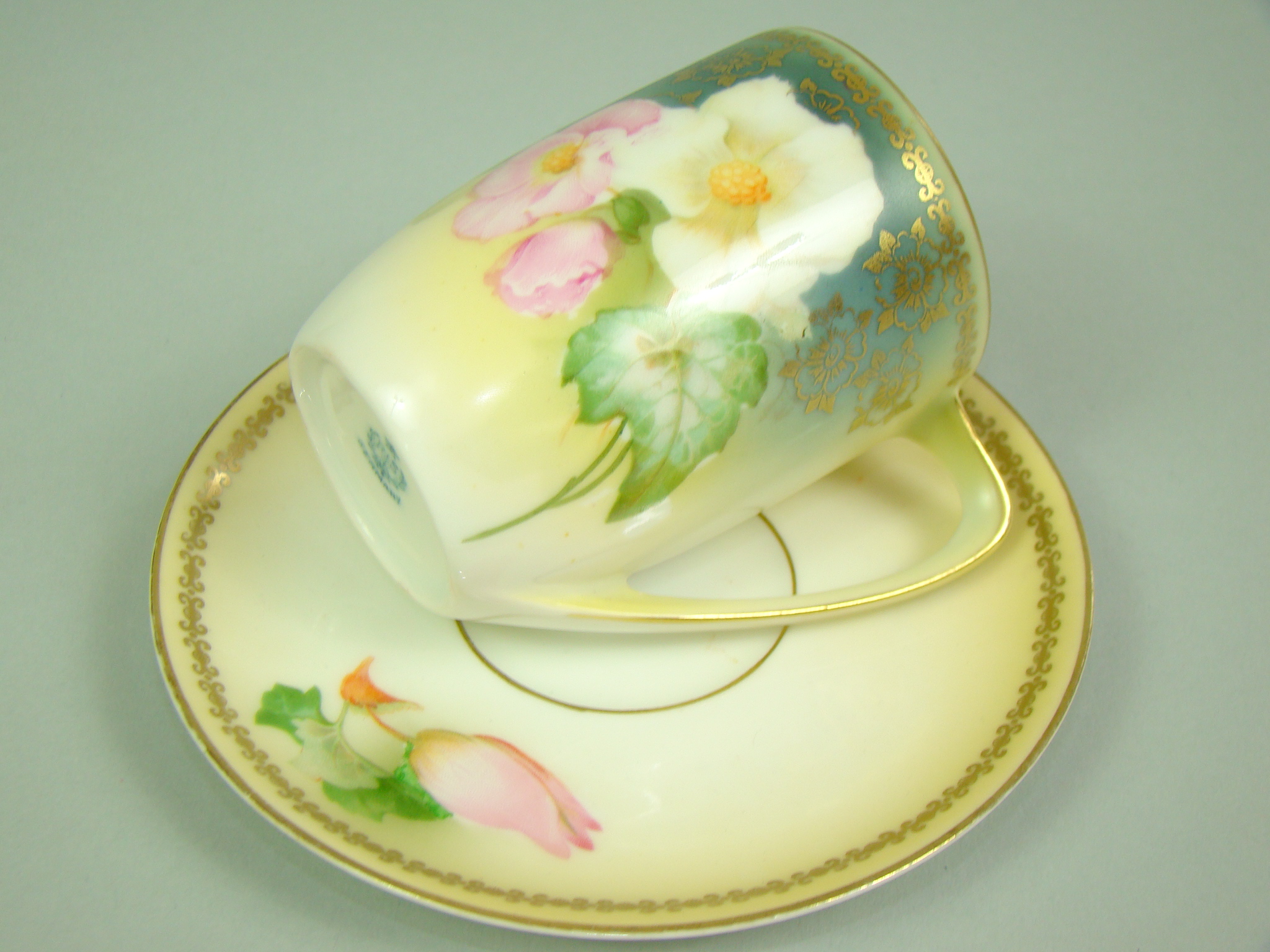 TILLOWITZ PRZEBOGATA FILIŻANKA RĘCZNIE MAL A-1452 TILLOWITZ PRZEBOGATA FILIŻANKA RĘCZNIE MAL A-1452