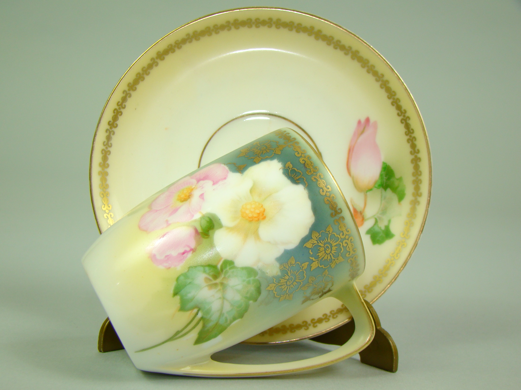 TILLOWITZ PRZEBOGATA FILIŻANKA RĘCZNIE MAL A-1452 TILLOWITZ PRZEBOGATA FILIŻANKA RĘCZNIE MAL A-1452