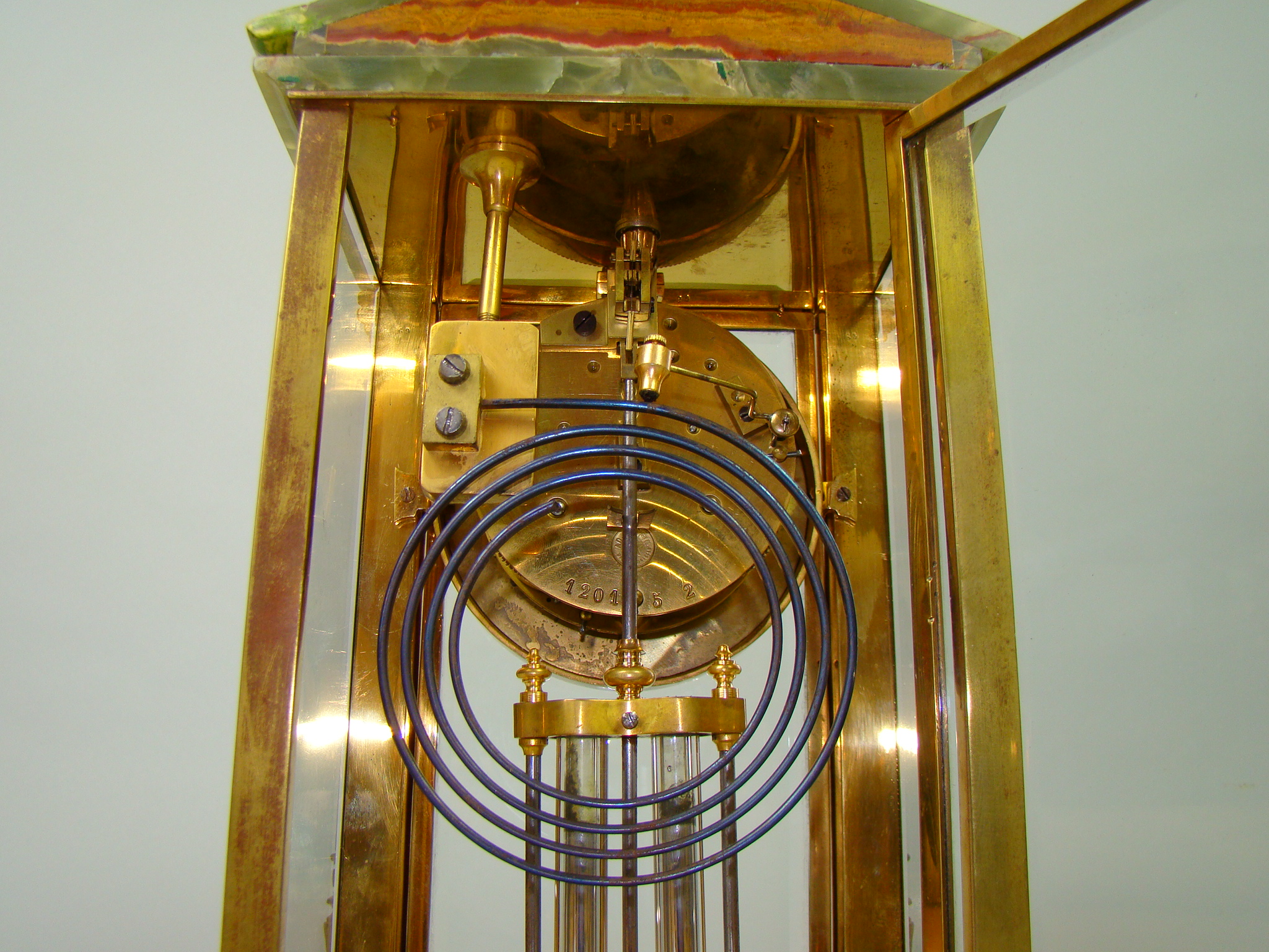 ZEGAR KOMINKOWY RTĘCIOWY NA KOLUMNACH A - 1610 ZEGAR KOMINKOWY RTĘCIOWY NA KOLUMNACH A - 1610