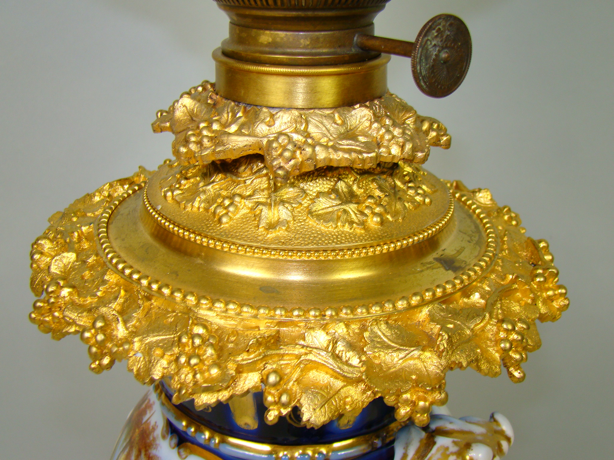 OLBRZYMIA LAMPA NAFTOWA NA ZŁOCONA A-1804