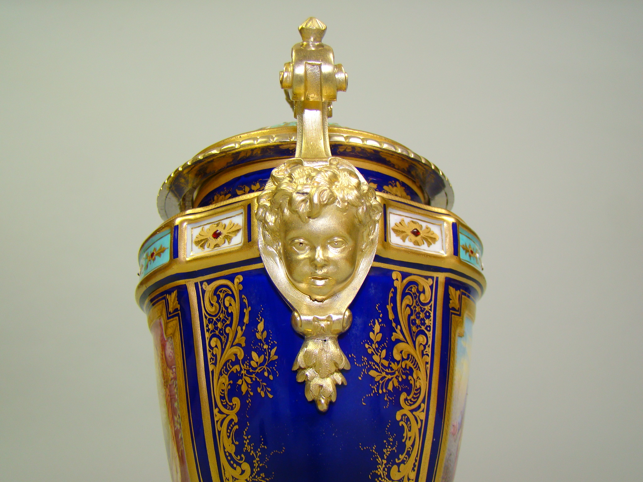 SEVRES PRZEBOGATA ZŁOCONA CUDO AMFORA A-2046 SEVRES PRZEBOGATA ZŁOCONA CUDO AMFORA A-2046