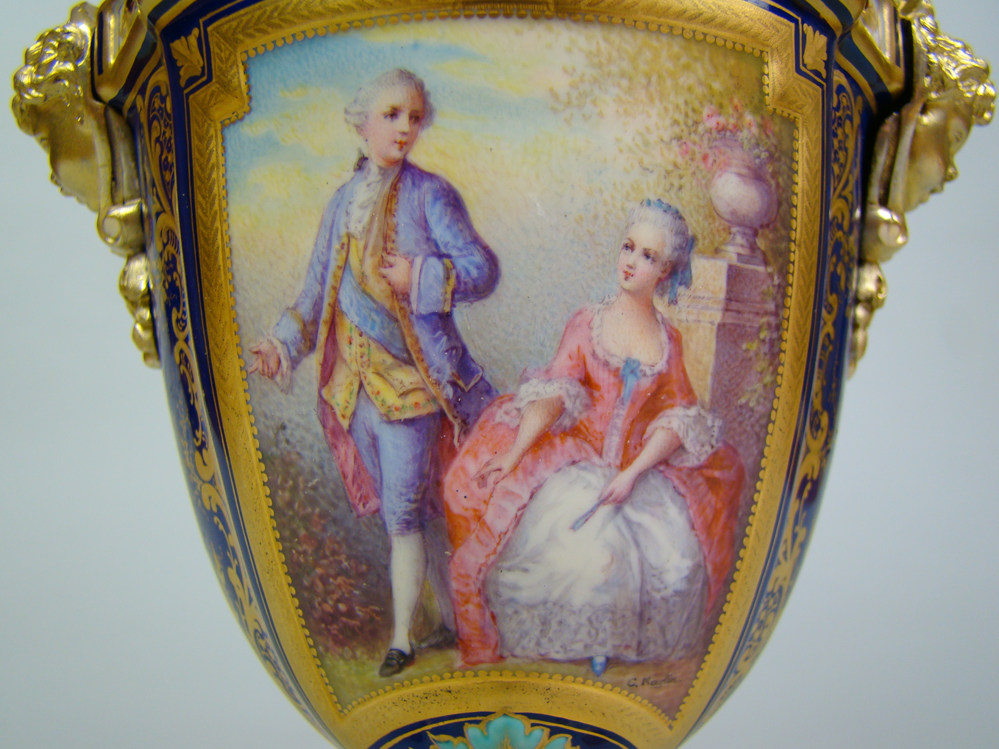 SEVRES PRZEBOGATA ZŁOCONA CUDO AMFORA A-2046 SEVRES PRZEBOGATA ZŁOCONA CUDO AMFORA A-2046