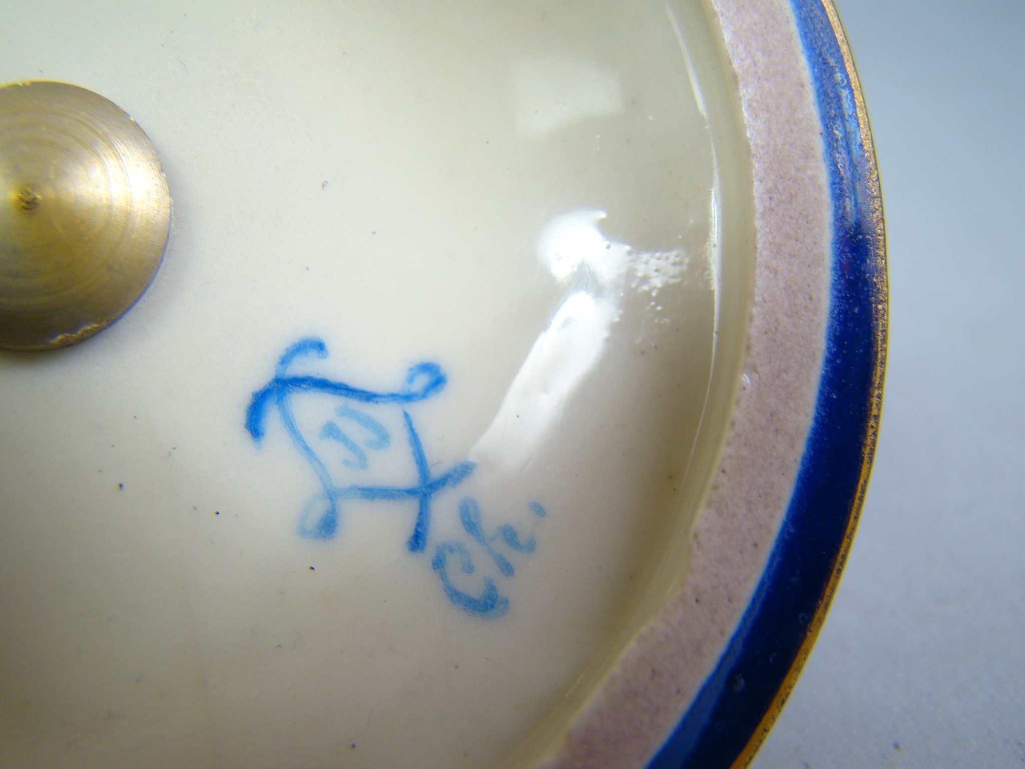 SEVRES PRZEBOGATA ZŁOCONA CUDO AMFORA A-2046 SEVRES PRZEBOGATA ZŁOCONA CUDO AMFORA A-2046