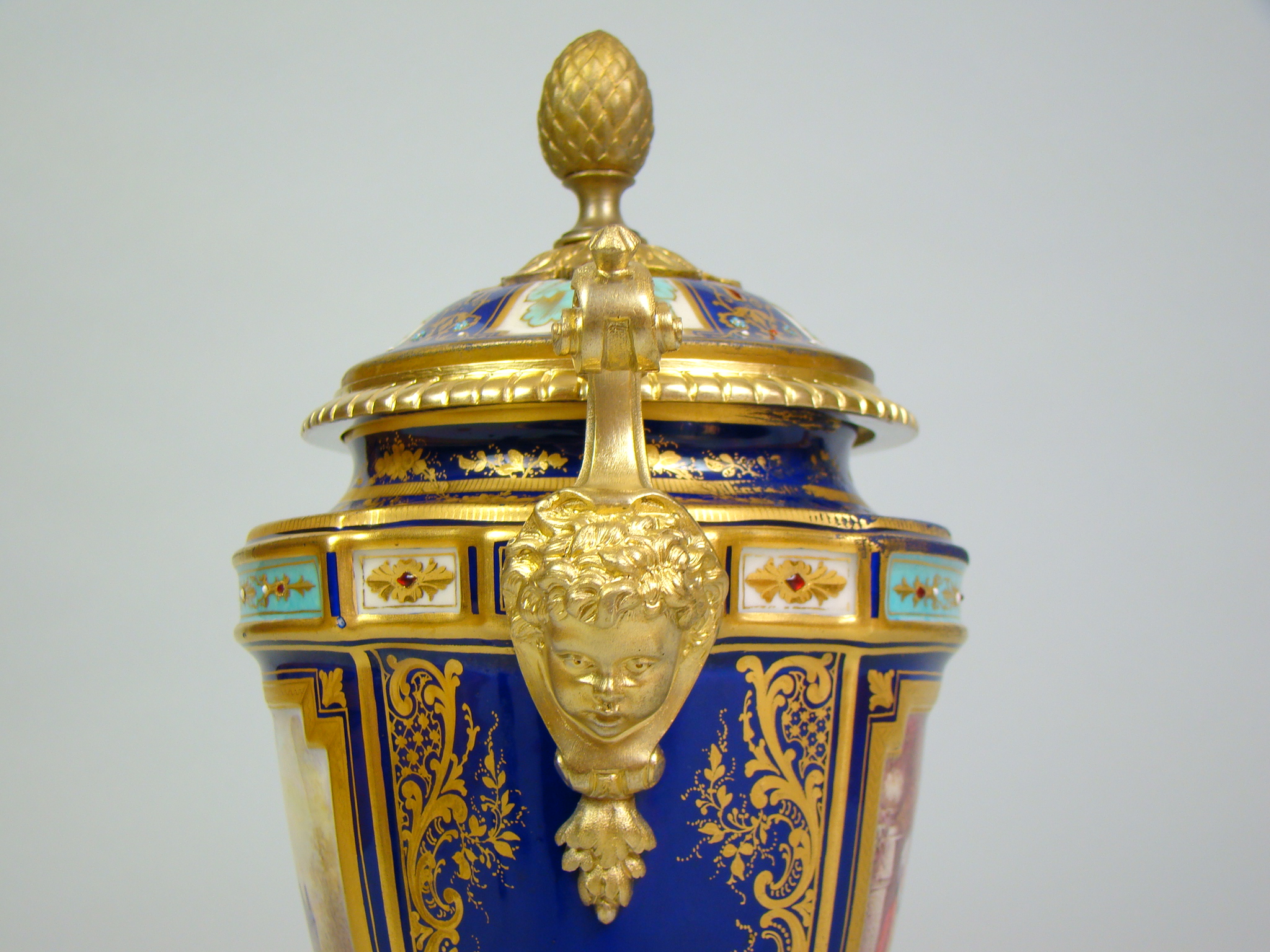 SEVRES PRZEBOGATA ZŁOCONA CUDO AMFORA A-2047 SEVRES PRZEBOGATA ZŁOCONA CUDO AMFORA A-2047