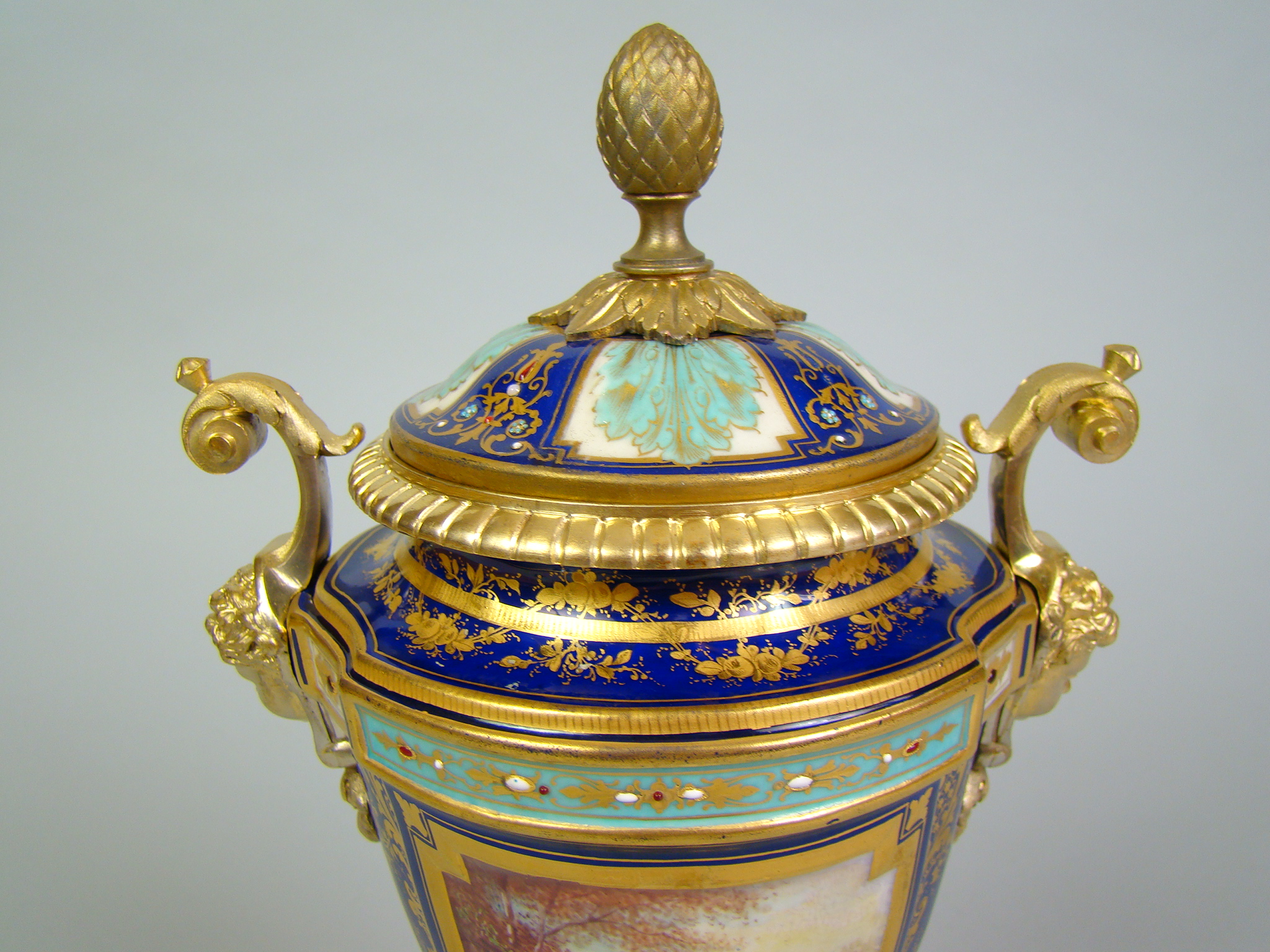 SEVRES PRZEBOGATA ZŁOCONA CUDO AMFORA A-2047 SEVRES PRZEBOGATA ZŁOCONA CUDO AMFORA A-2047