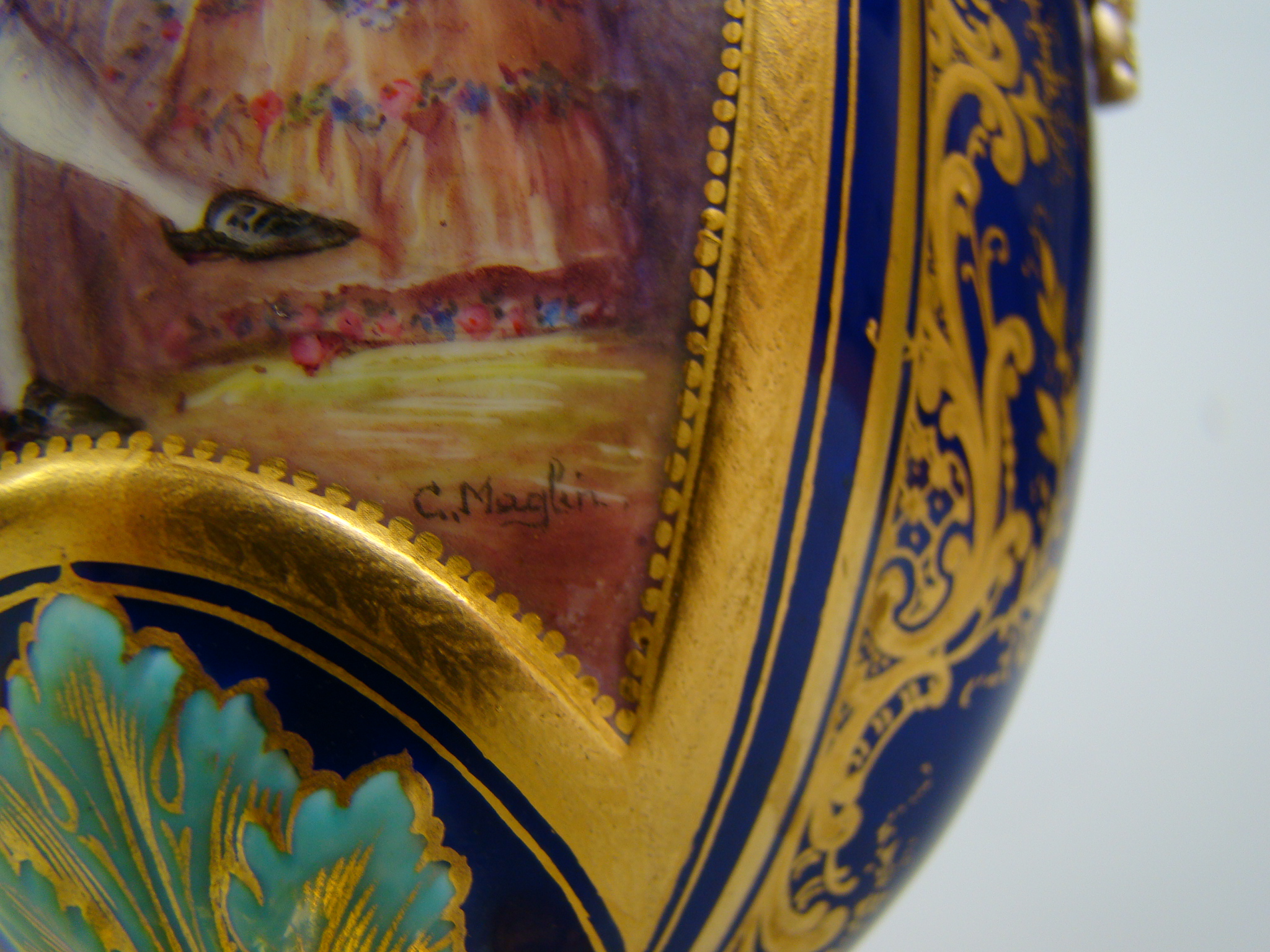 SEVRES PRZEBOGATA ZŁOCONA CUDO AMFORA A-2047 SEVRES PRZEBOGATA ZŁOCONA CUDO AMFORA A-2047