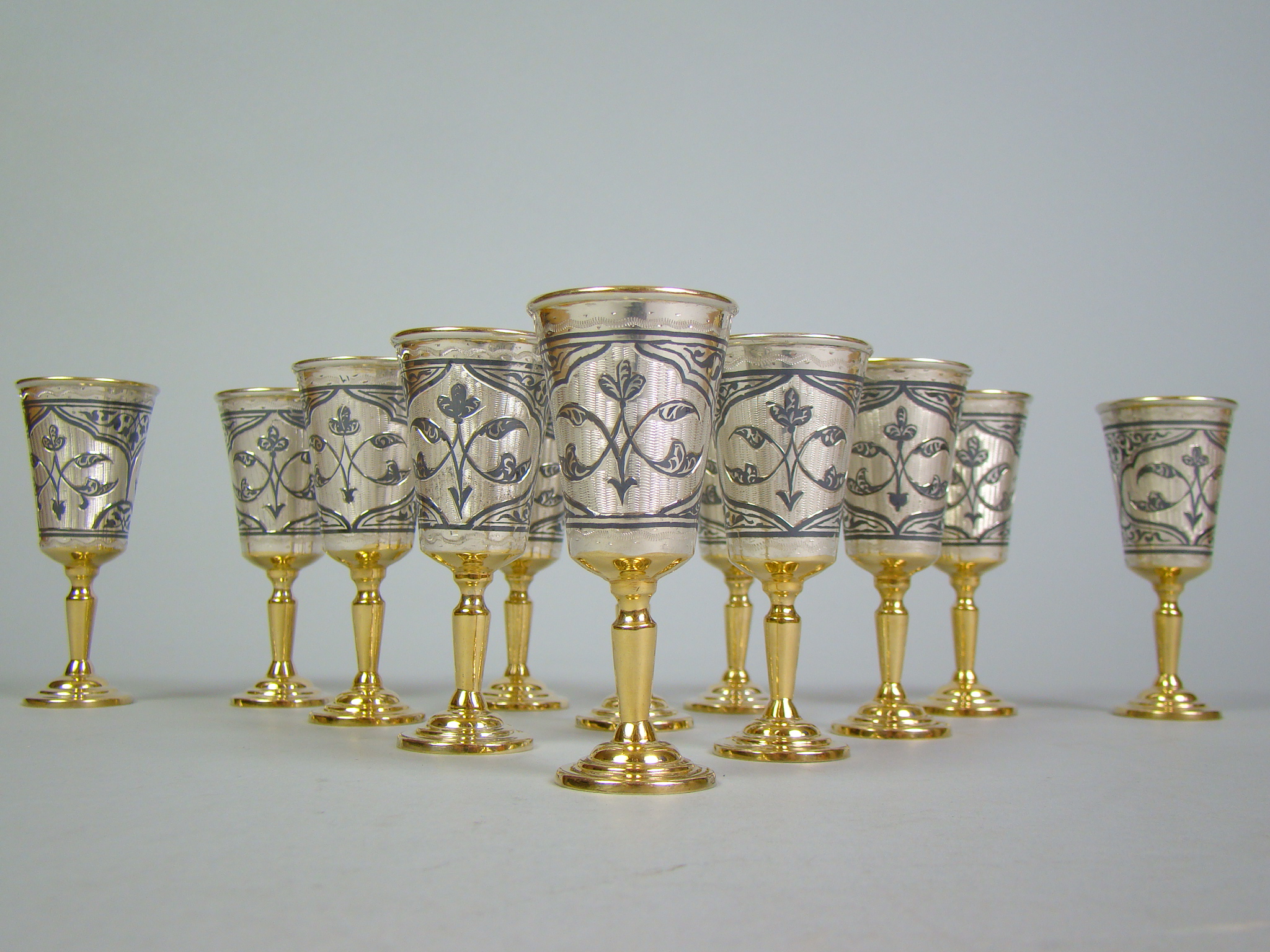 ROSJA 12 KIELISZKÓW WÓDKA ZŁOCONE CIĘŻKIE A-2041