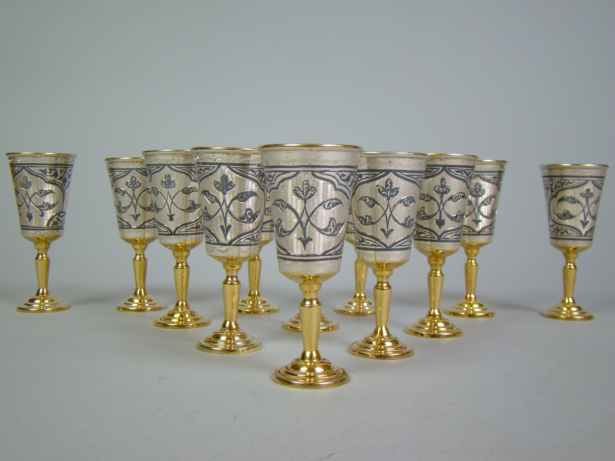 ROSJA 12 KIELISZKÓW WÓDKA ZŁOCONE CIĘŻKIE A-2041