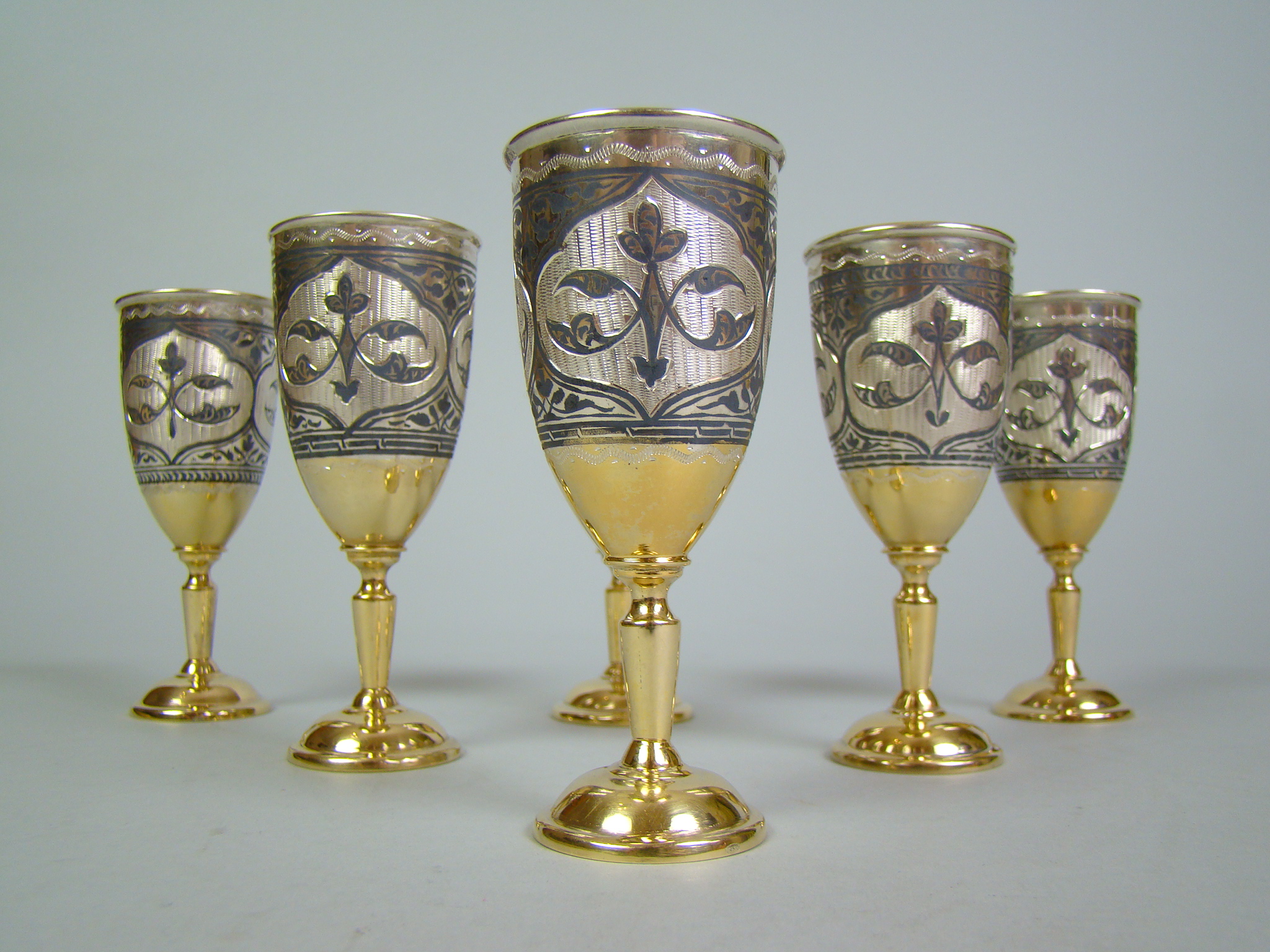 ROSJA 6 KIELICHÓW LIKIER WÓDKA ZŁOCONE A-2042