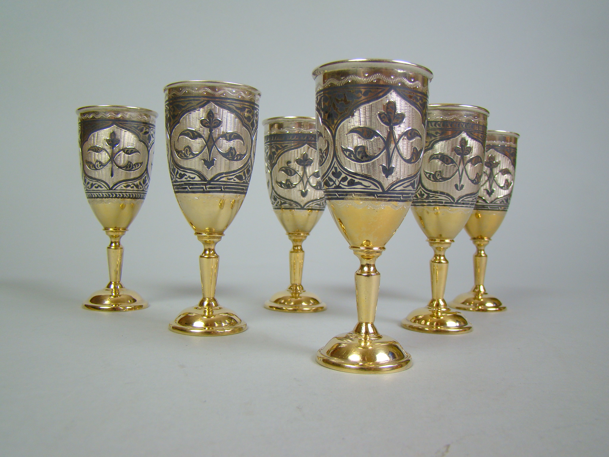 ROSJA 6 KIELICHÓW LIKIER WÓDKA ZŁOCONE A-2042