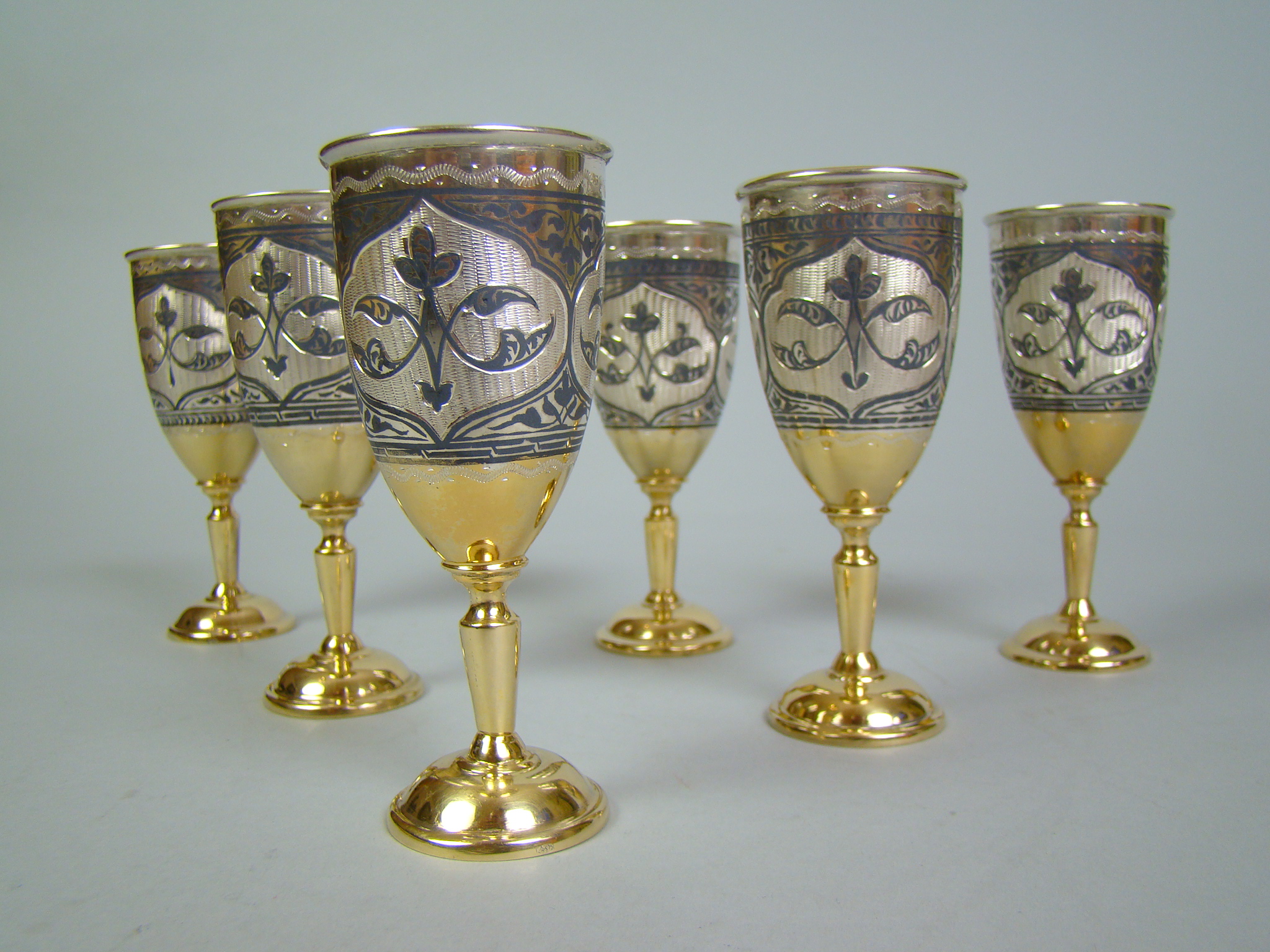 ROSJA 6 KIELICHÓW LIKIER WÓDKA ZŁOCONE A-2042