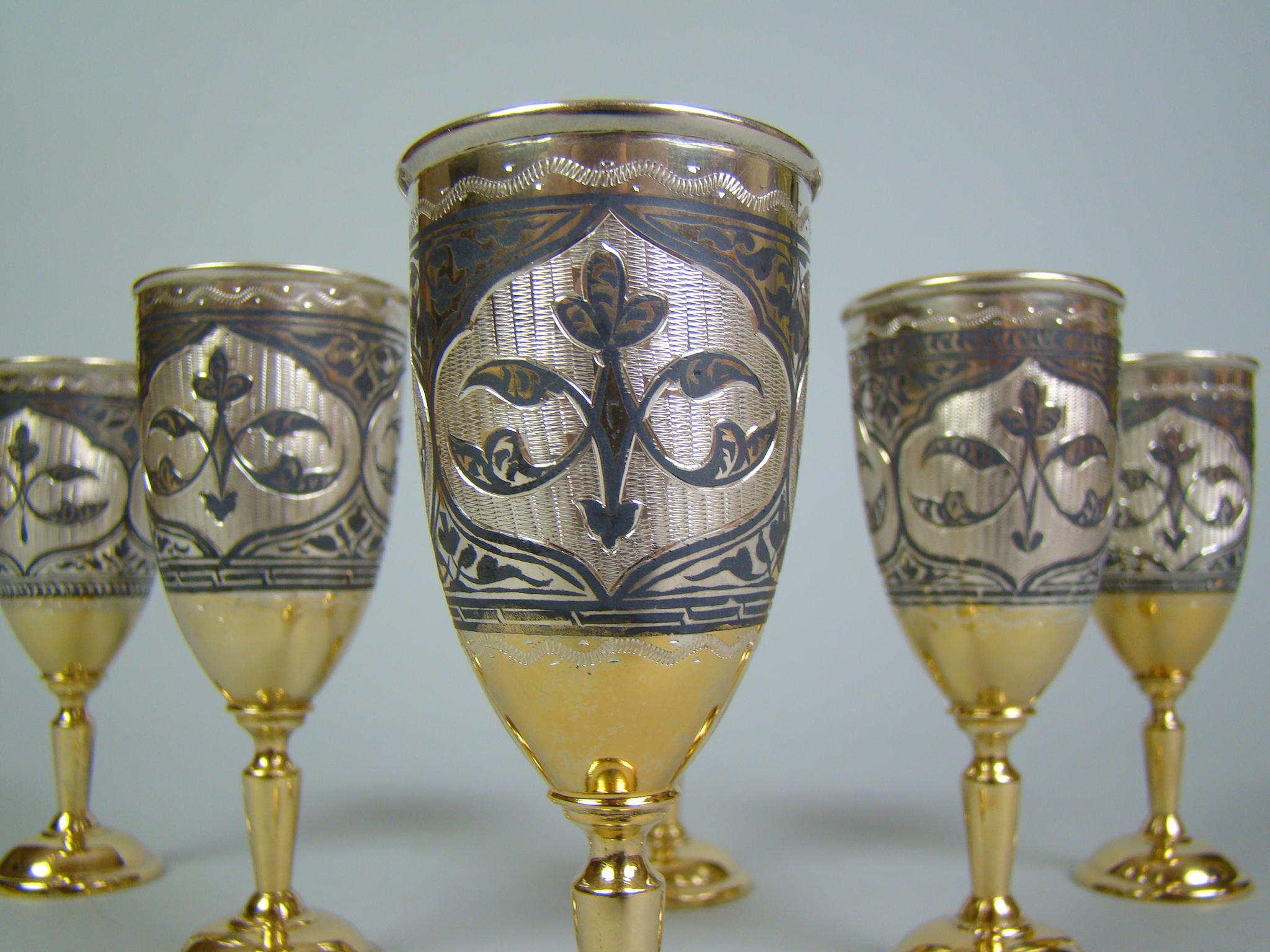 ROSJA 6 KIELICHÓW LIKIER WÓDKA ZŁOCONE A-2042