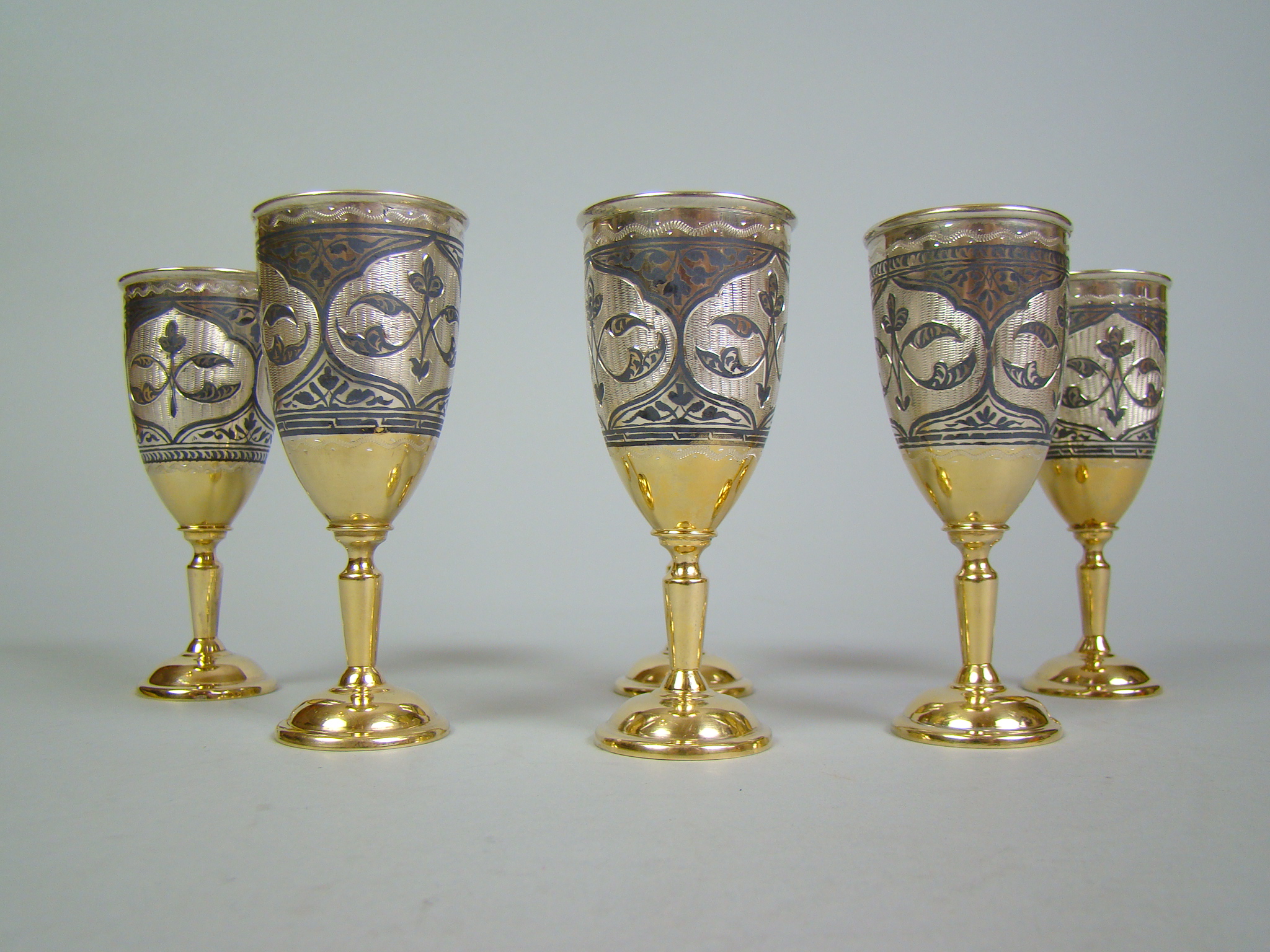 ROSJA 6 KIELICHÓW LIKIER WÓDKA ZŁOCONE A-2042