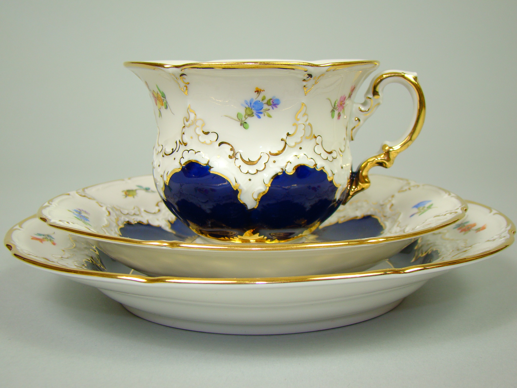 MIŚNIA PRZEBOGATO ZDOBIONA FILIŻANKA KOBALT A-2056