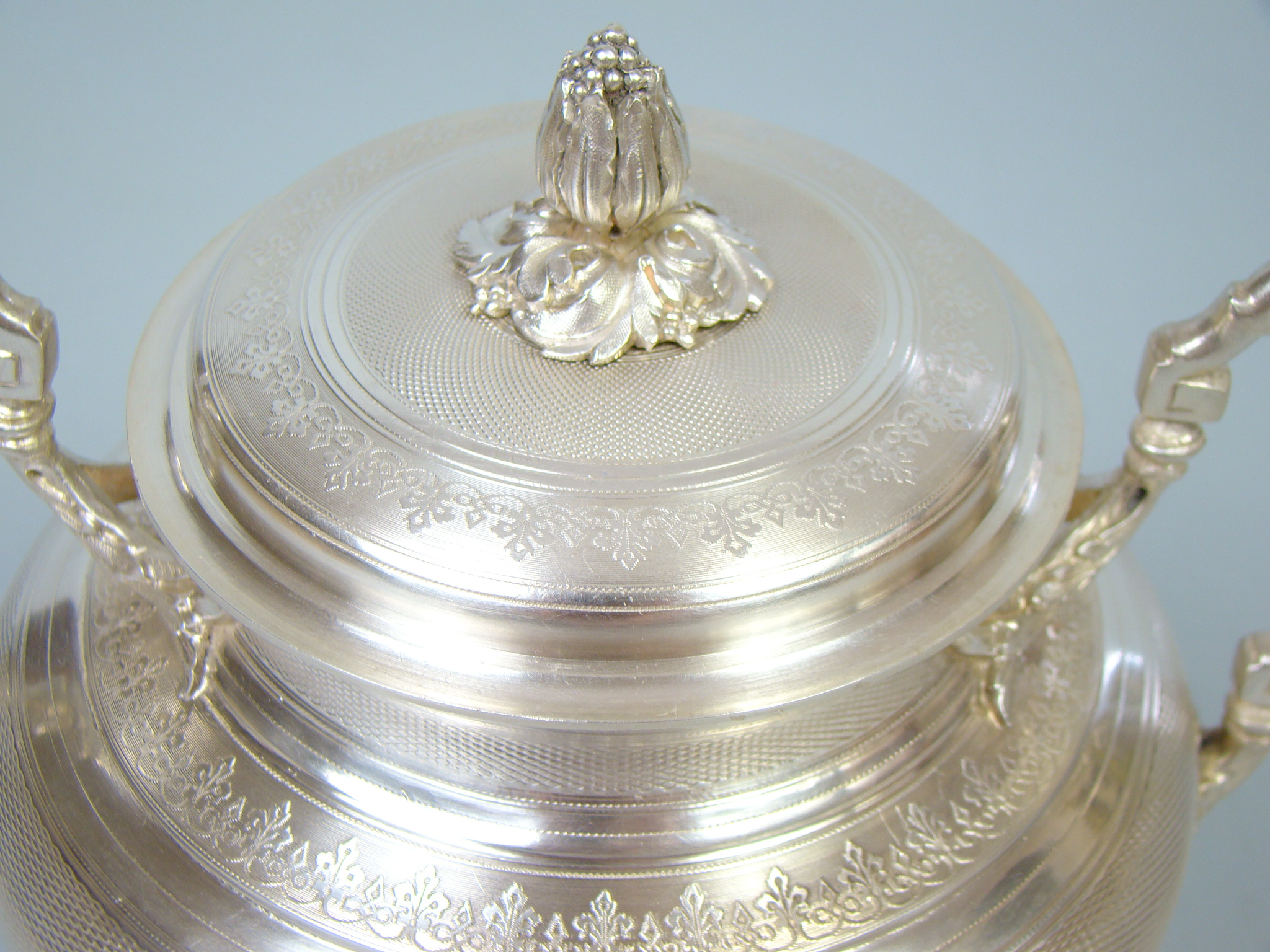 MINERWA GILISZOWANA CUKIERNICA CUDO A-2074 MINERWA GILISZOWANA CUKIERNICA CUDO A-2074