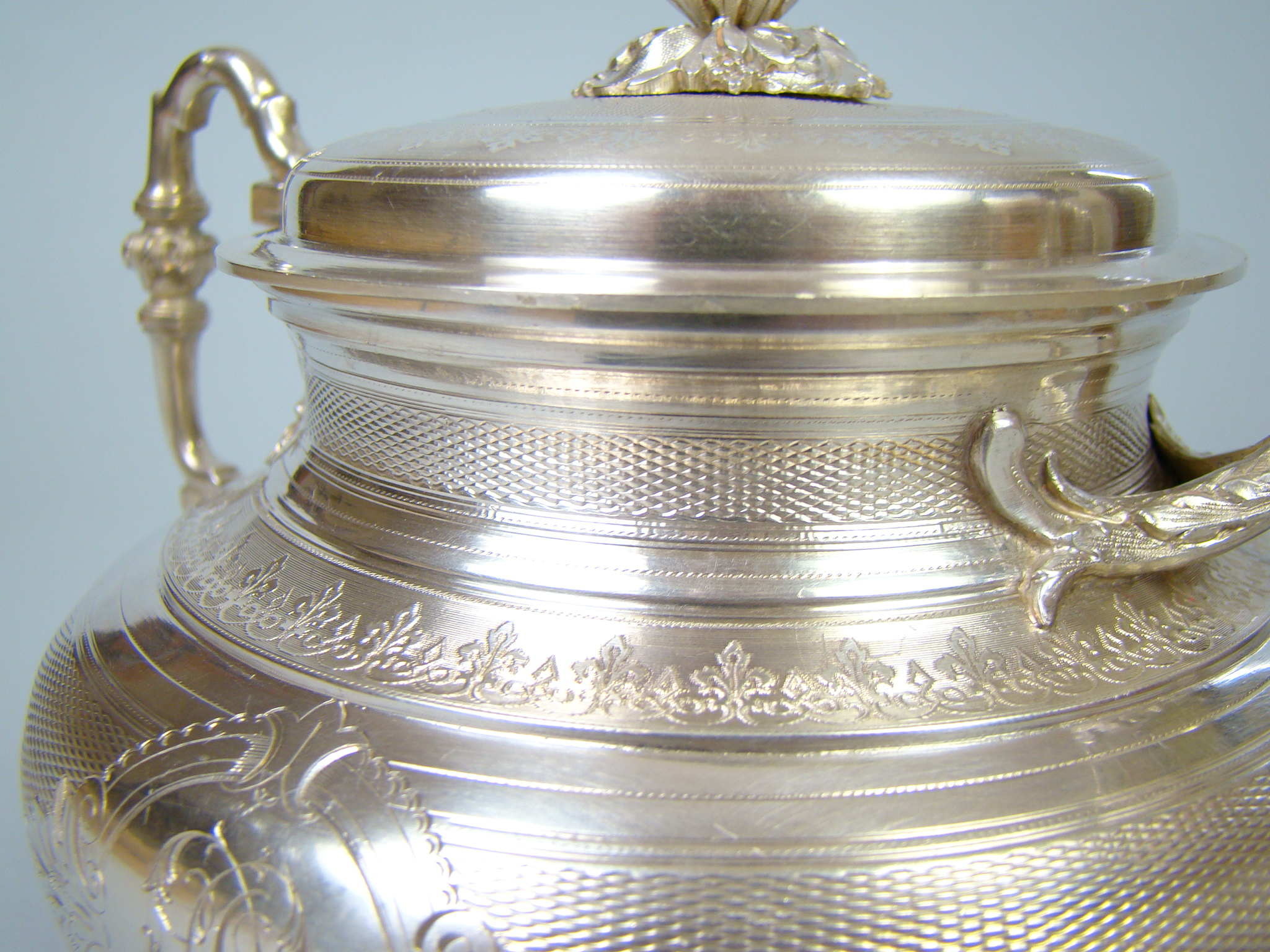 MINERWA GILISZOWANA CUKIERNICA CUDO A-2074 MINERWA GILISZOWANA CUKIERNICA CUDO A-2074