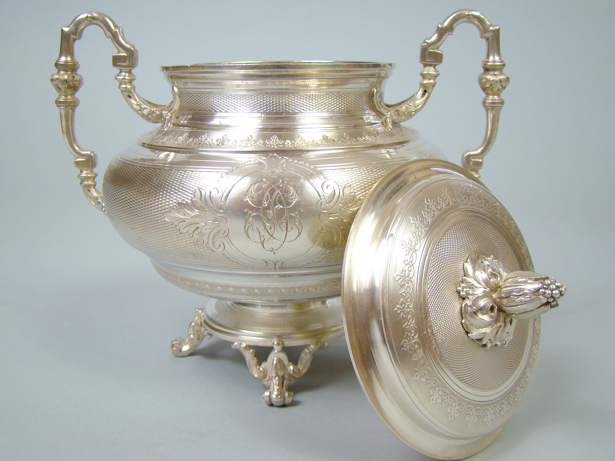 MINERWA GILISZOWANA CUKIERNICA CUDO A-2074 MINERWA GILISZOWANA CUKIERNICA CUDO A-2074