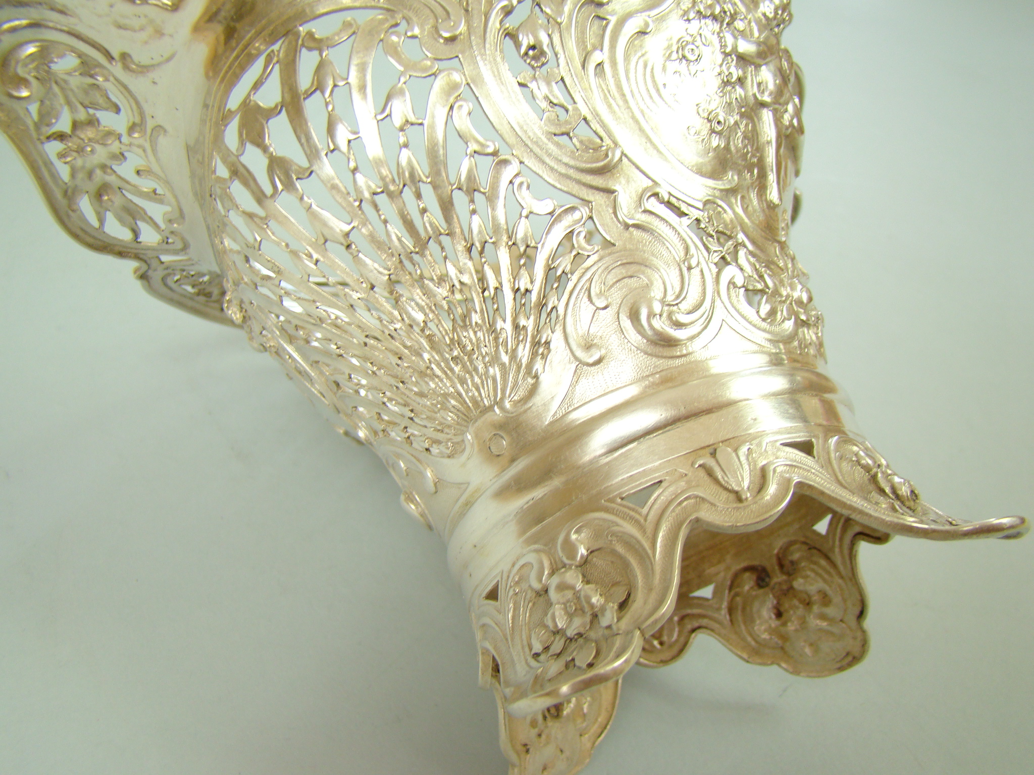 OLBRZYMI KOSZ PRZEBOGATE ZDOBIENIA UNIKAT A-1923 OLBRZYMI KOSZ PRZEBOGATE ZDOBIENIA UNIKAT A-1923