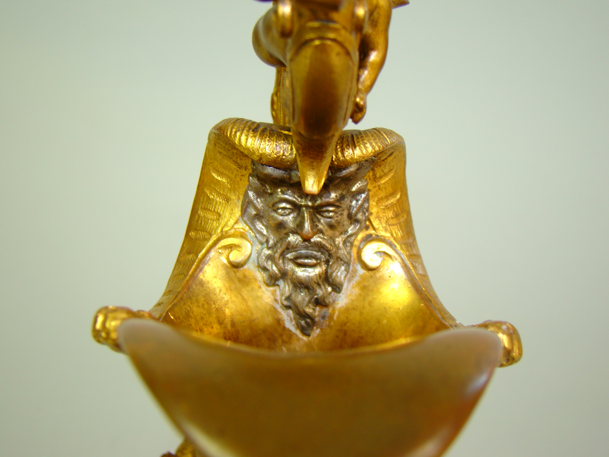 DZBAN CUDO OKUTY BRĄZEM ZŁOCONYM W AMORY A-1957