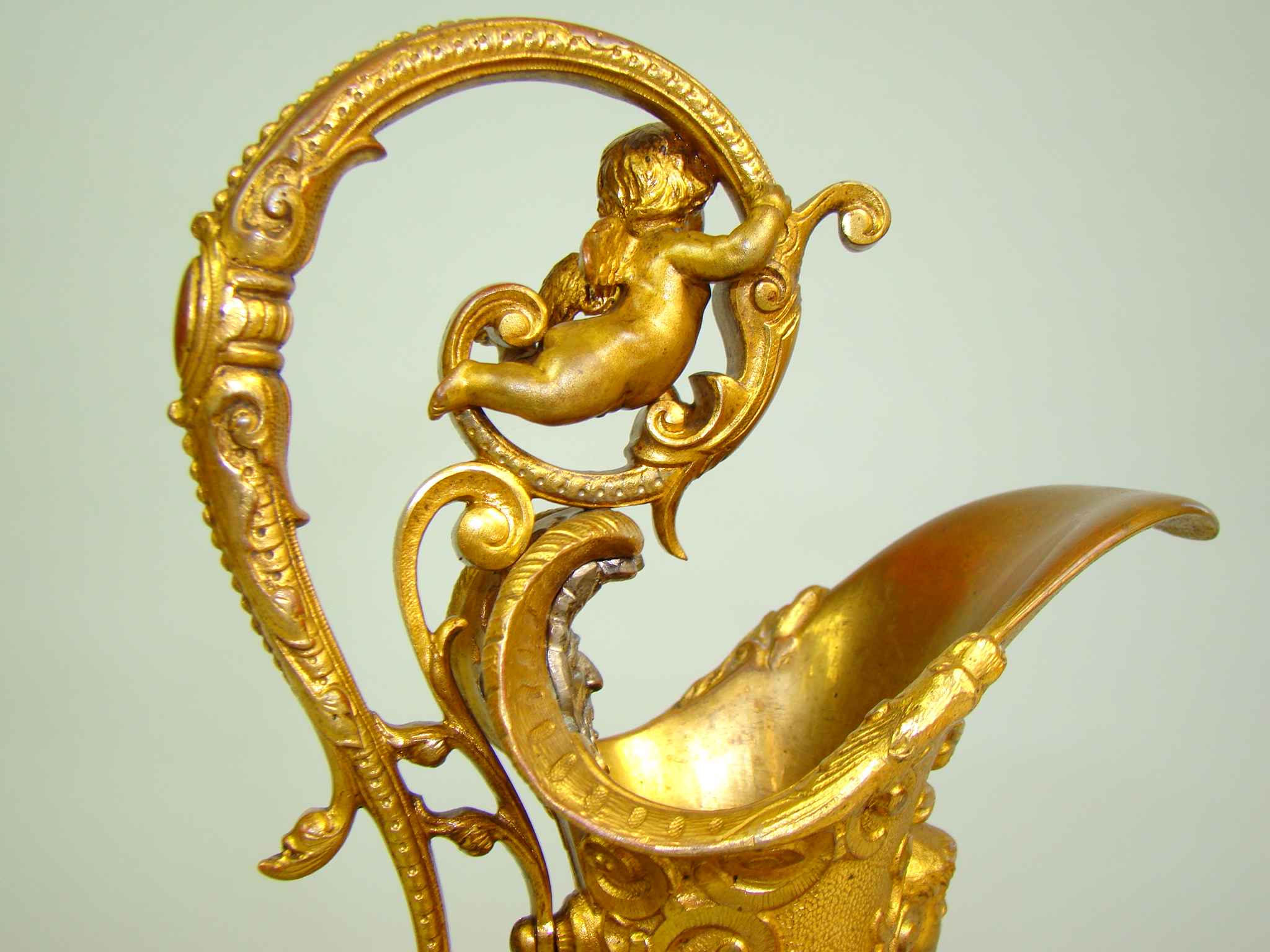 DZBAN CUDO OKUTY BRĄZEM ZŁOCONYM W AMORY A-1957