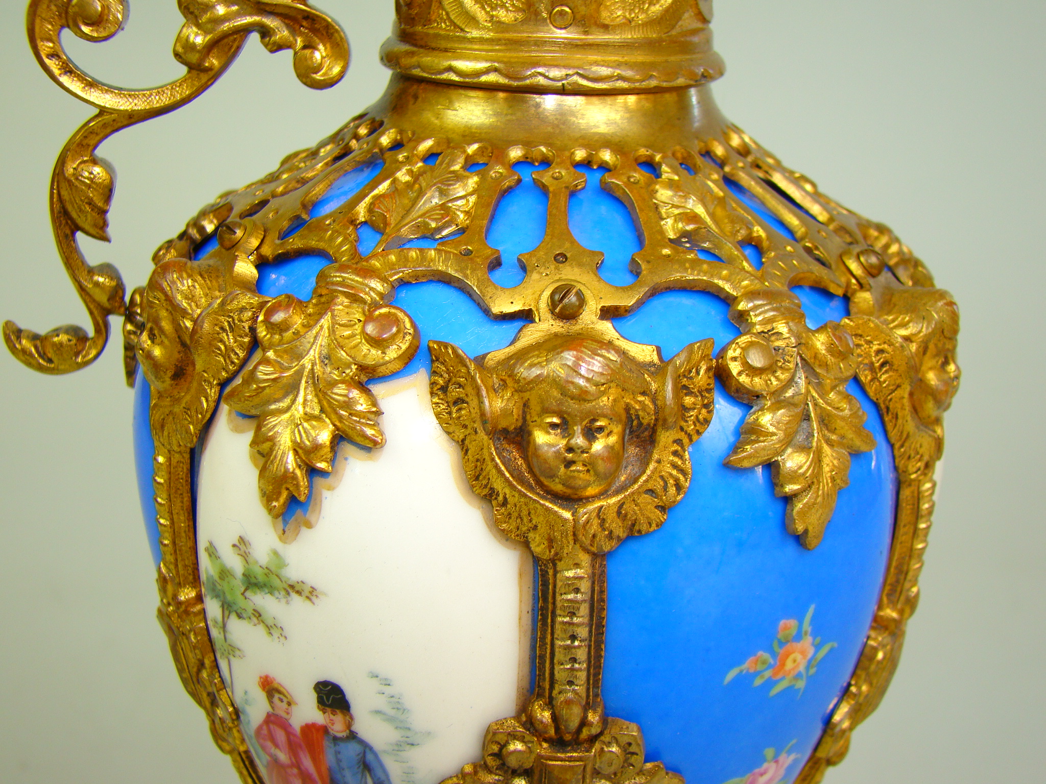 DZBAN CUDO OKUTY BRĄZEM ZŁOCONYM W AMORY A-1957