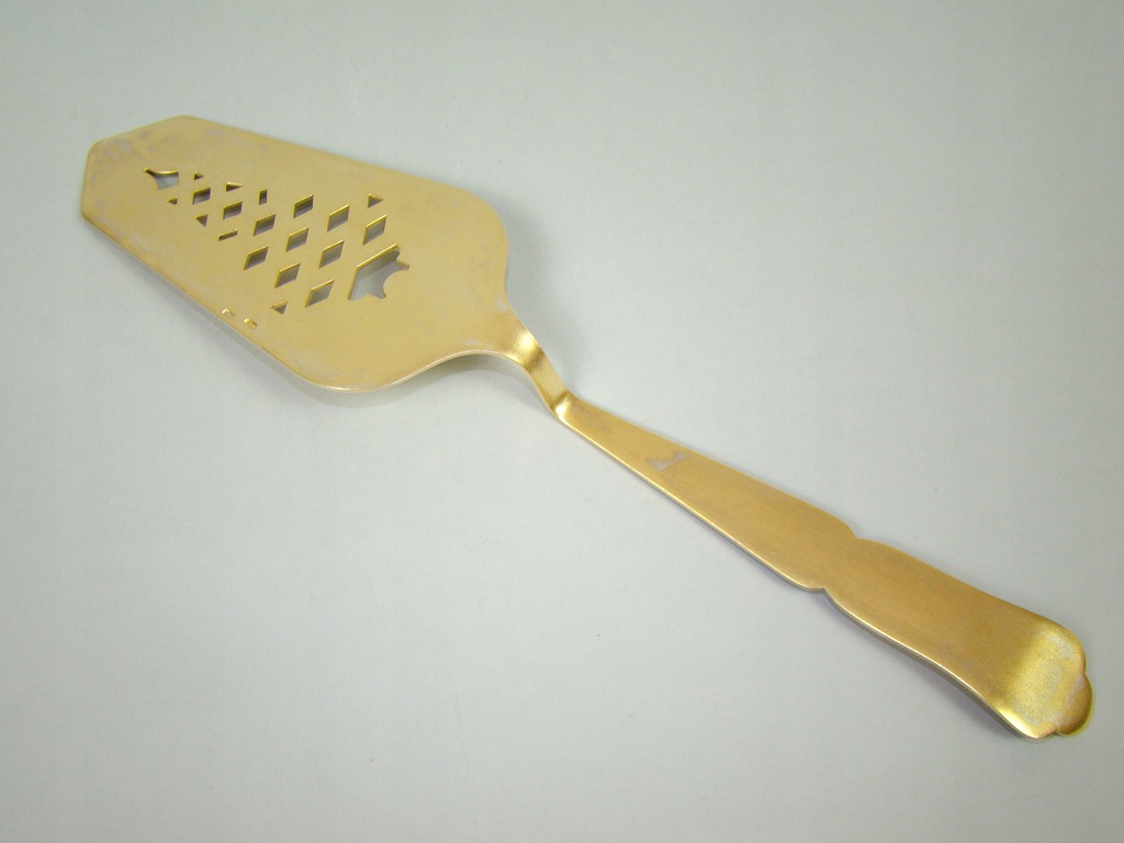 ROSJA SREBRO ZŁOCONE W EMALII ŁOPATKA A-1868 ROSJA SREBRO ZŁOCONE W EMALII ŁOPATKA A-1868