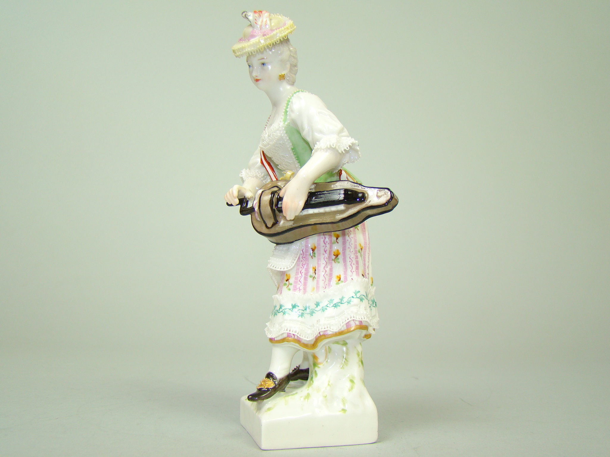 BERLIN UNIKALNA FIGURA PRZEBOGATO ZDOBIONA A-2103 BERLIN UNIKALNA FIGURA PRZEBOGATO ZDOBIONA A-2103