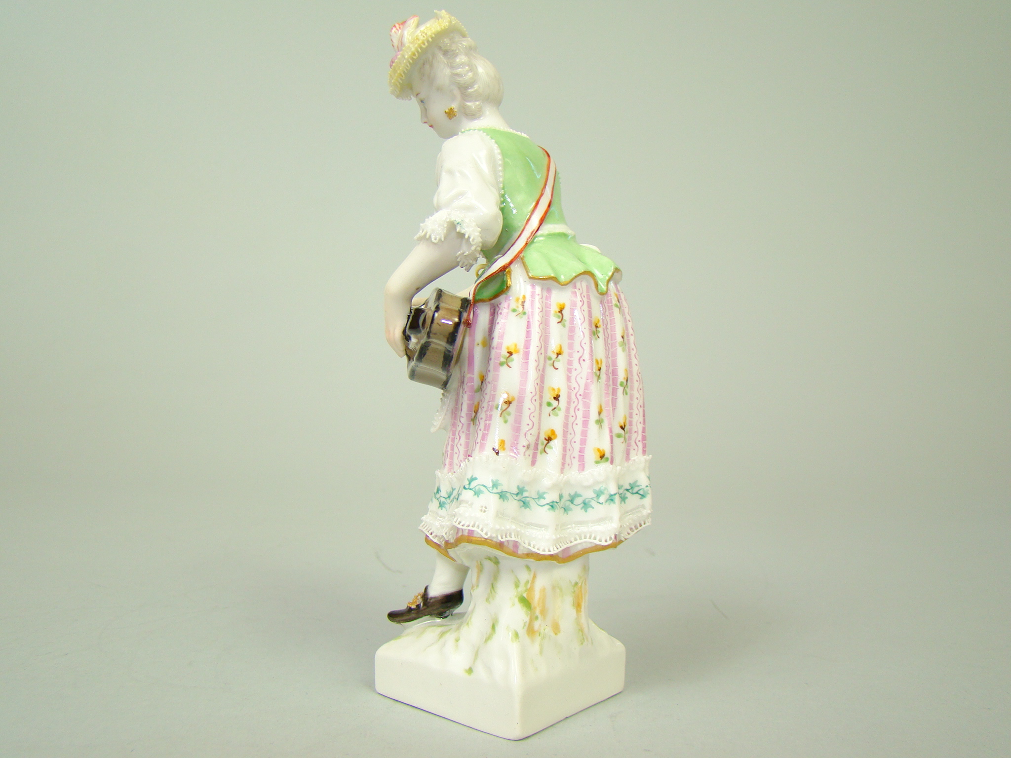 BERLIN UNIKALNA FIGURA PRZEBOGATO ZDOBIONA A-2103 BERLIN UNIKALNA FIGURA PRZEBOGATO ZDOBIONA A-2103