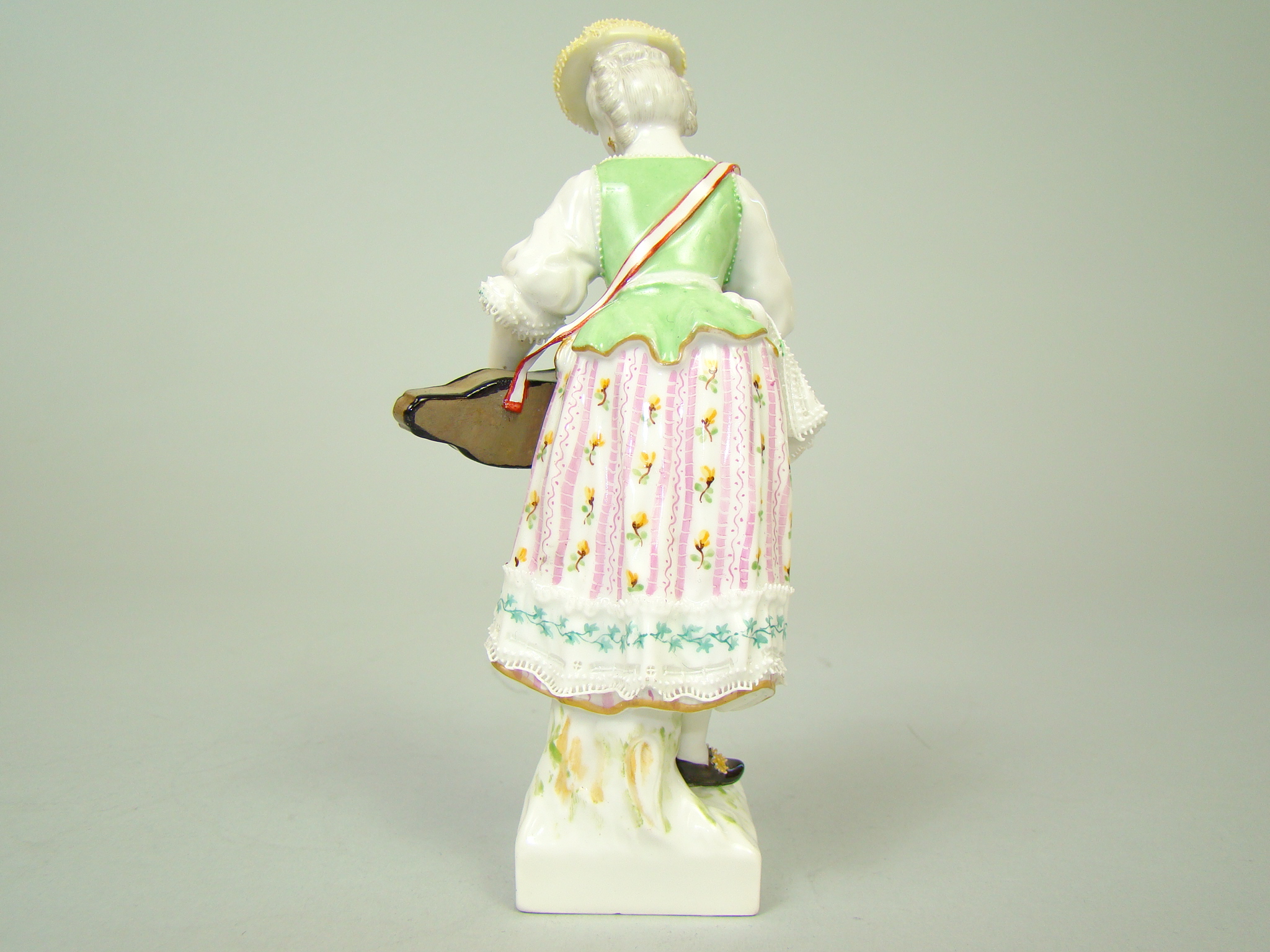 BERLIN UNIKALNA FIGURA PRZEBOGATO ZDOBIONA A-2103 BERLIN UNIKALNA FIGURA PRZEBOGATO ZDOBIONA A-2103