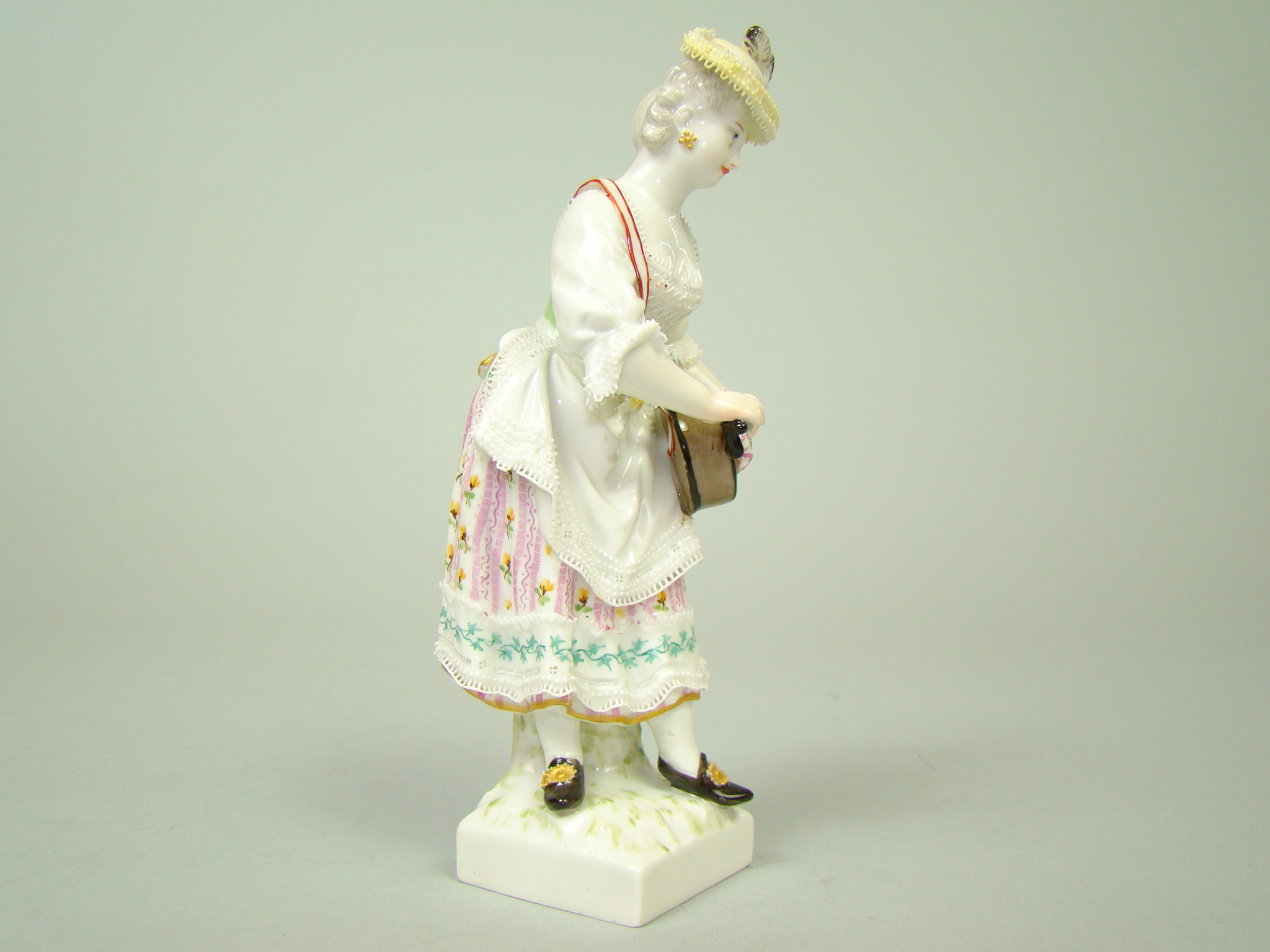 BERLIN UNIKALNA FIGURA PRZEBOGATO ZDOBIONA A-2103 BERLIN UNIKALNA FIGURA PRZEBOGATO ZDOBIONA A-2103