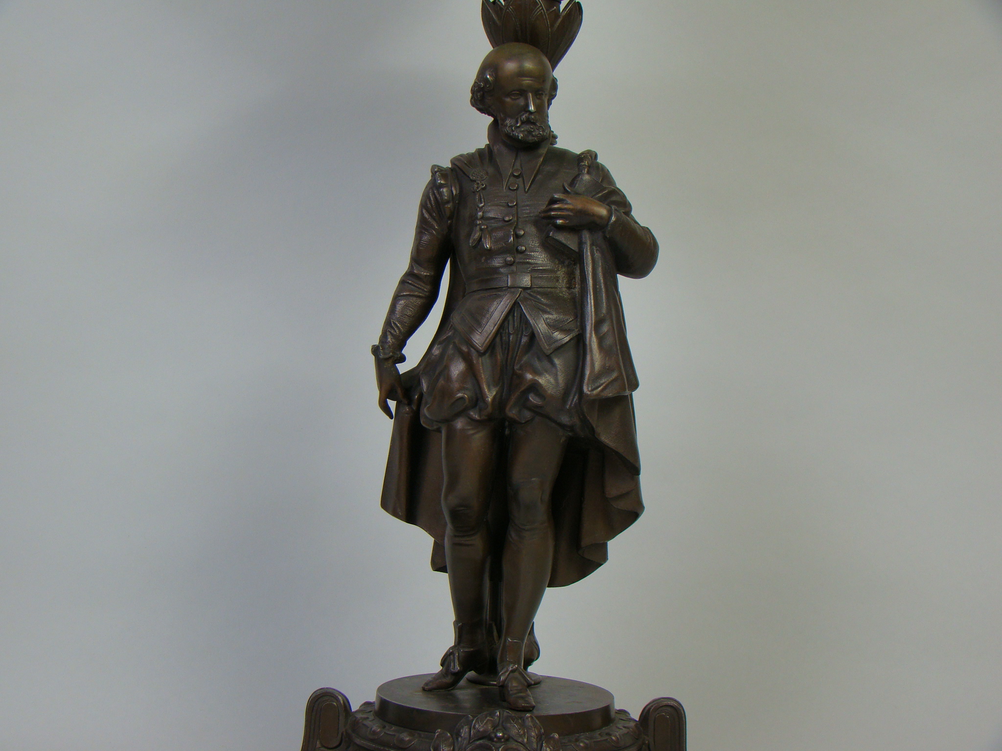 KATALOGOWANA FIGURALNA LAMPA - AUKCYJNA A-2115