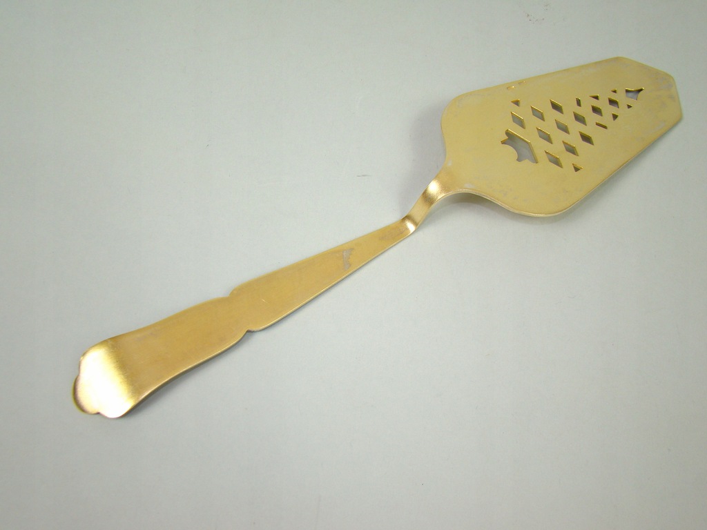 ROSJA SREBRO ZŁOCONE W EMALII ŁOPATKA A-1868 ROSJA SREBRO ZŁOCONE W EMALII ŁOPATKA A-1868