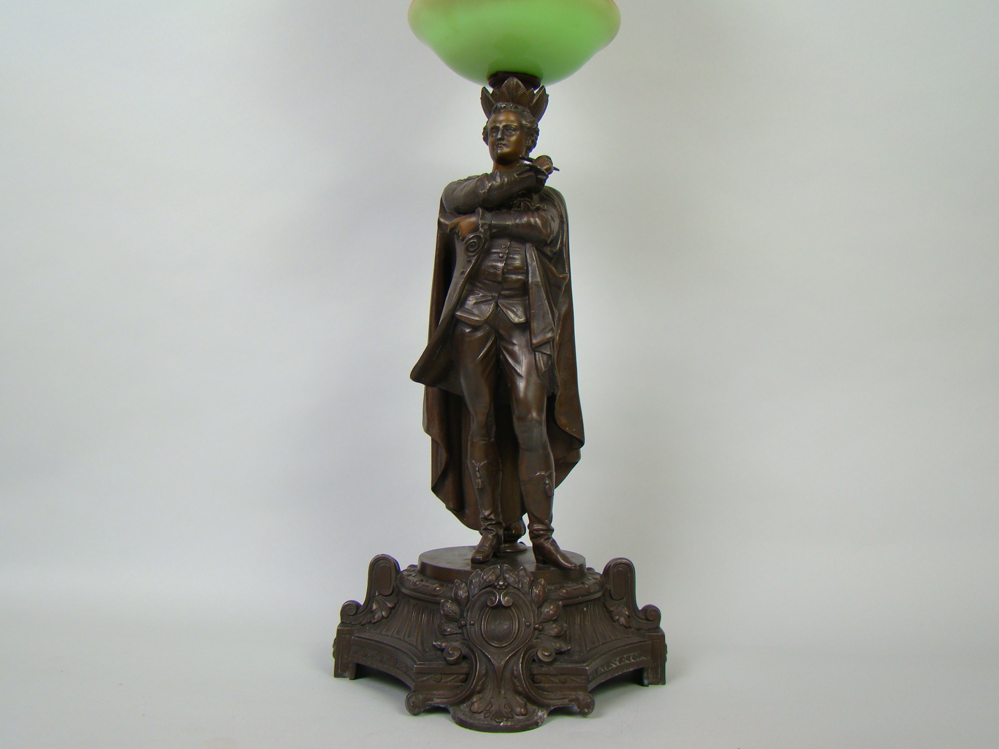 KATALOGOWANA FIGURALNA LAMPA - AUKCYJNA A-2116